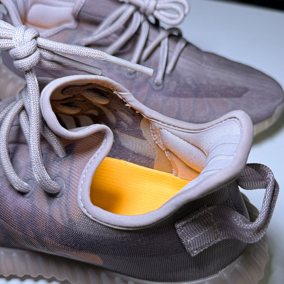 Adidas Yeezy 350 v2 ‘Mono Mist’ 2021 - Recondicionado