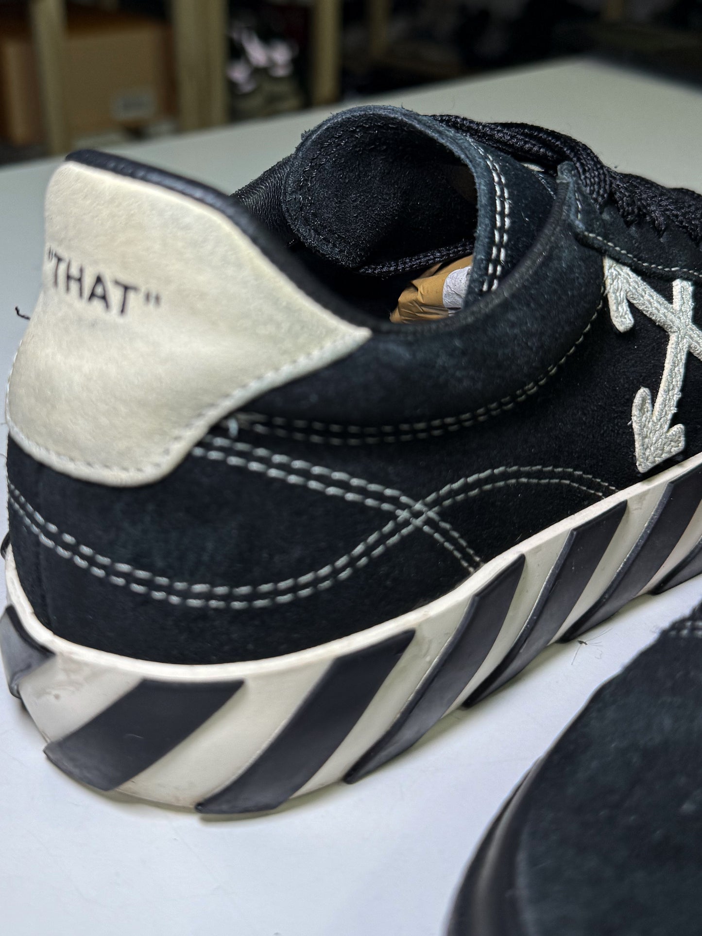 Off White Vulcanized Suede ‘This That’ Black W - Recondicionado