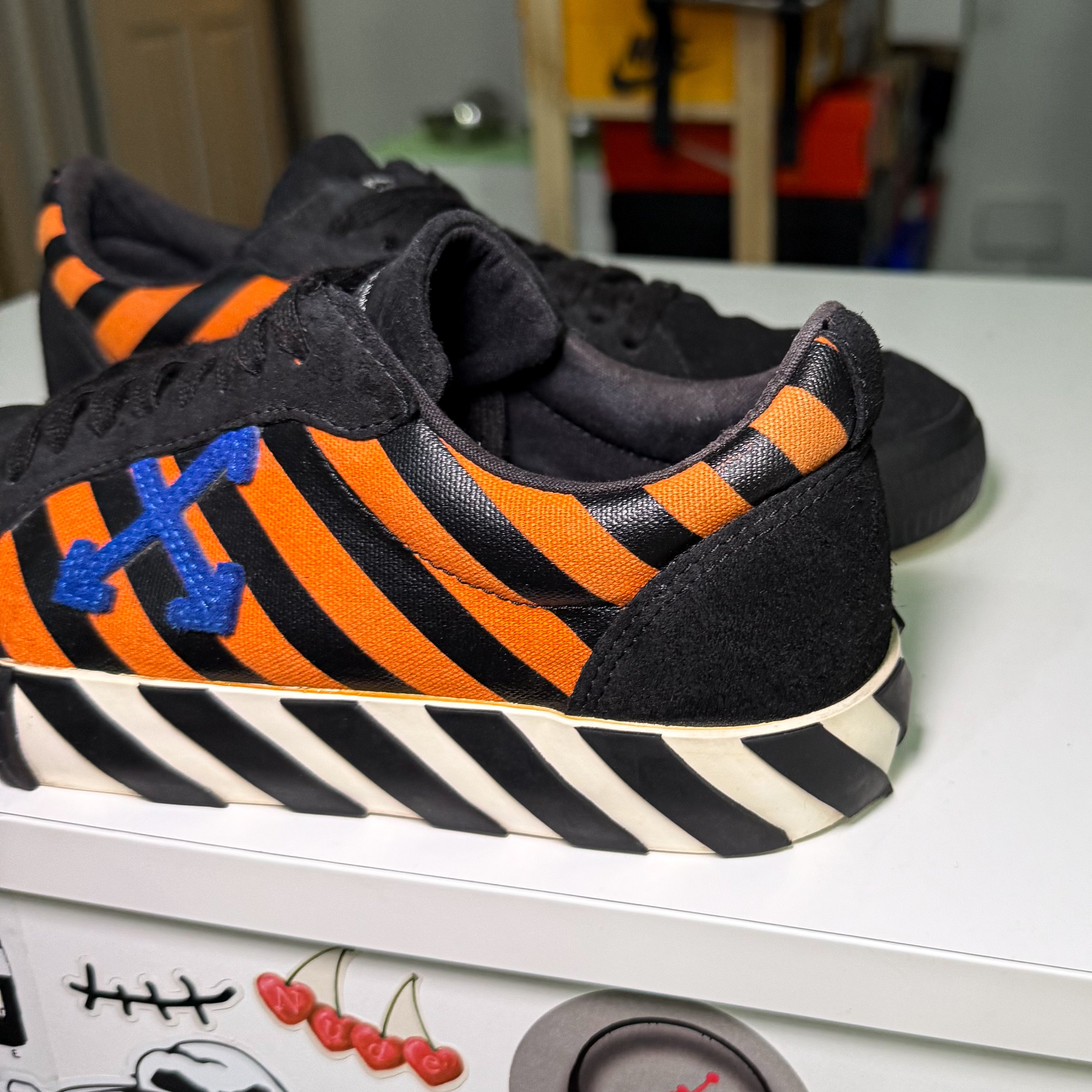 Off White Vulcanized Suede Check ‘Orange Blue’ - Recondicionado