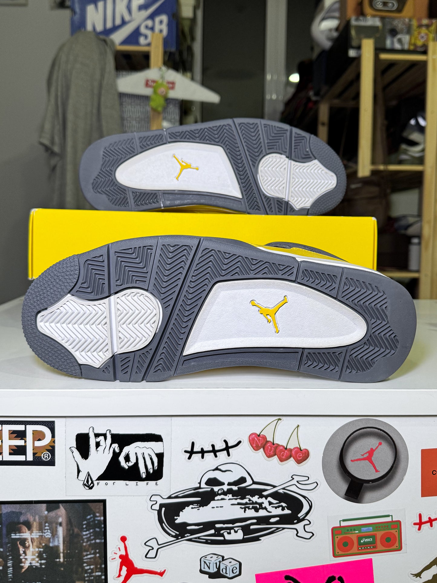 Air Jordan 4 Retro ‘Lightning’ 2021 - Recondicionado