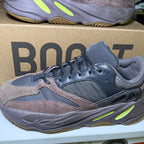 Adidas Yeezy 700 ‘Mauve’ - Recondicionado