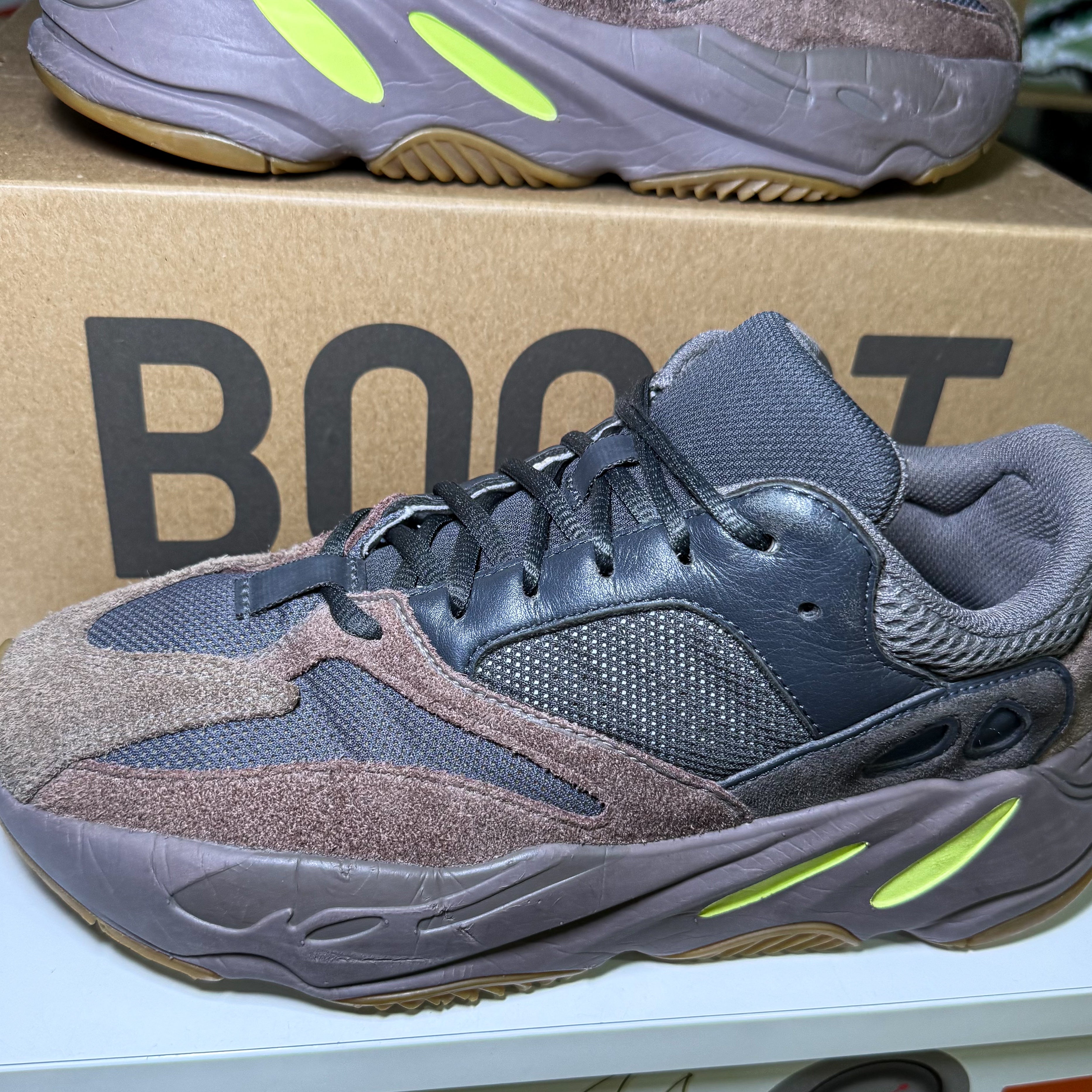 Adidas Yeezy 700 ‘Mauve’ - Recondicionado