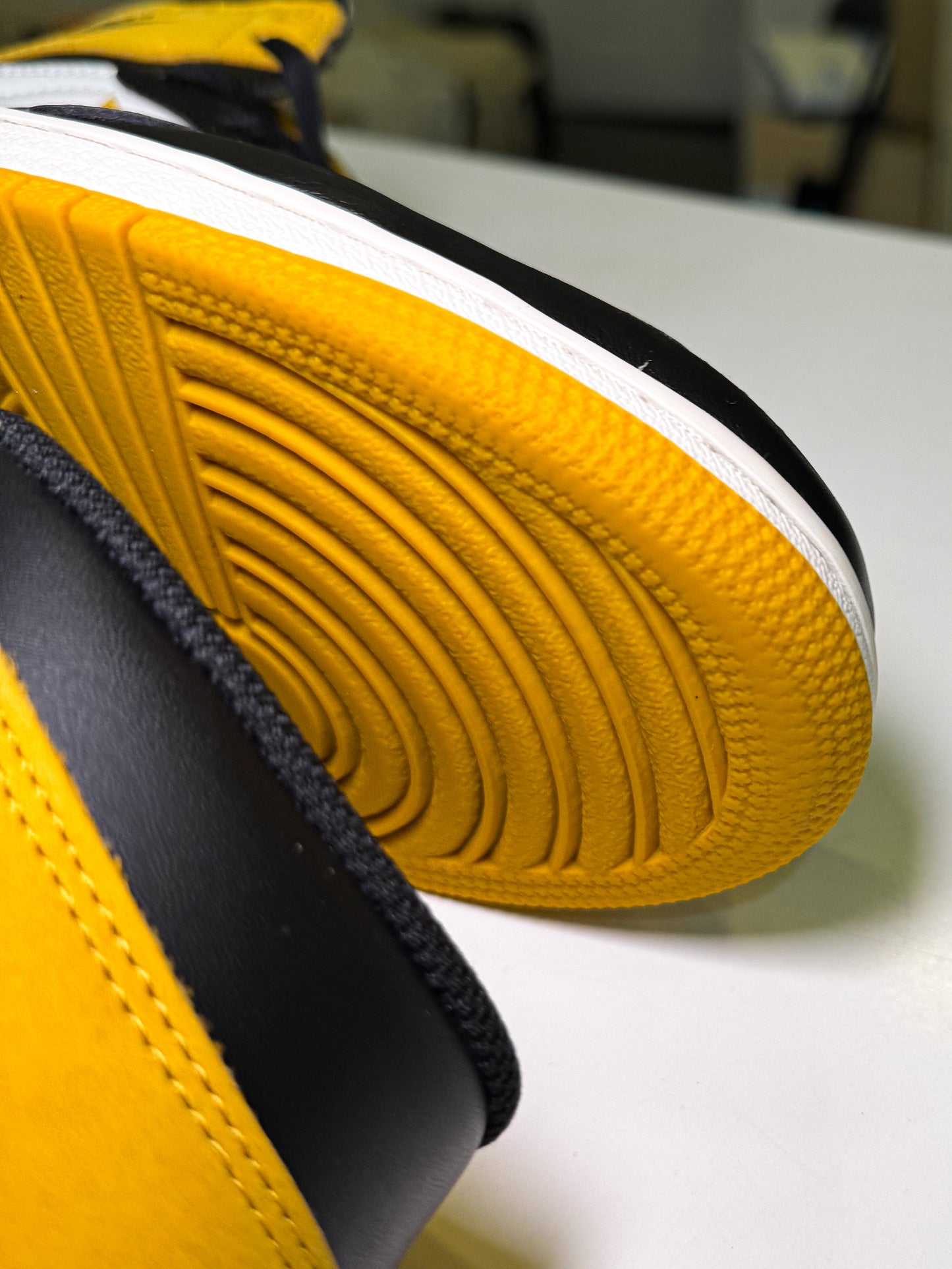 Air Jordan 1 Retro High OG ‘Best Hand in the Game - Yellow Ochre’ 2018 - Recondicionado