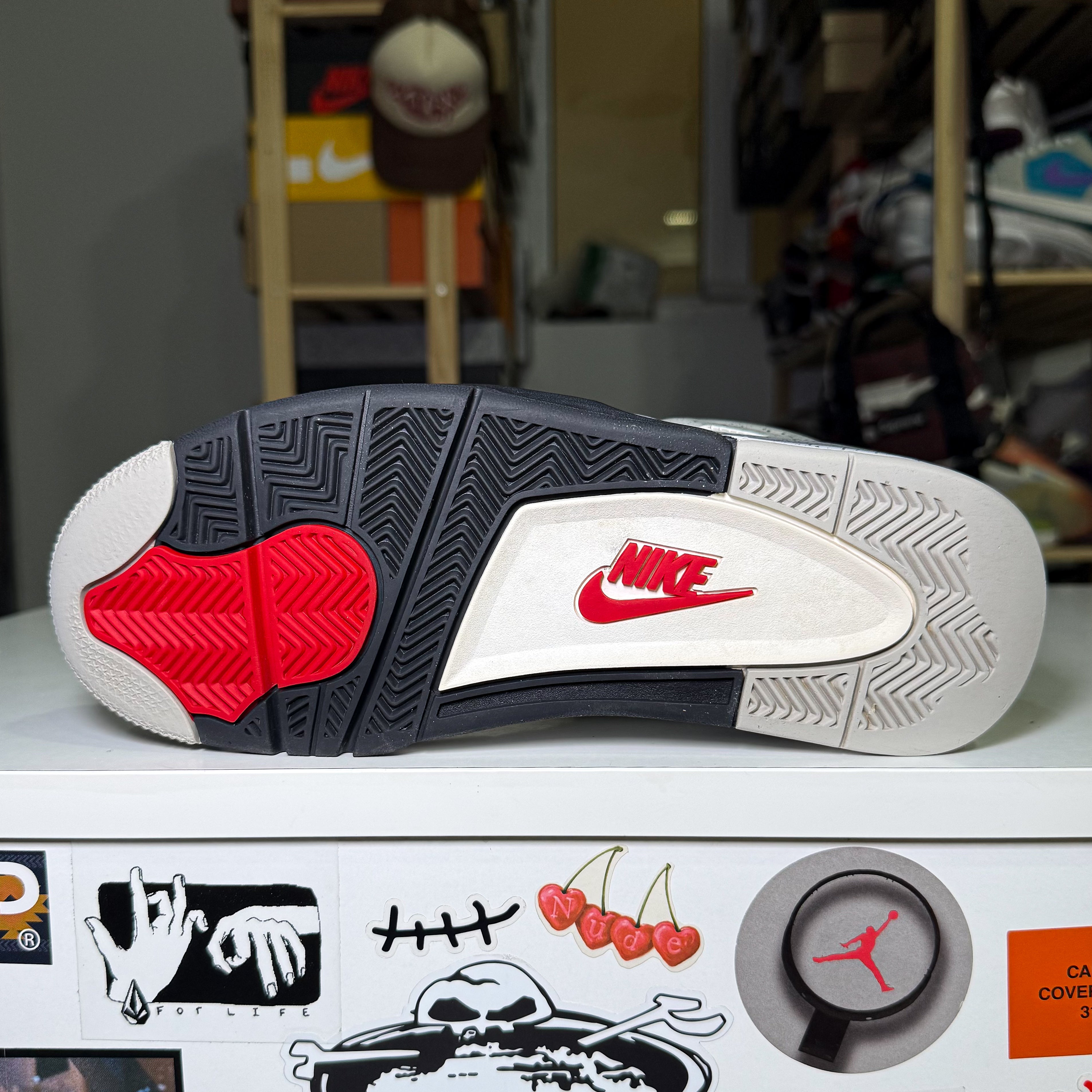 Air Jordan 4 Retro OG ‘White Cement’ 2025 - Recondicionado