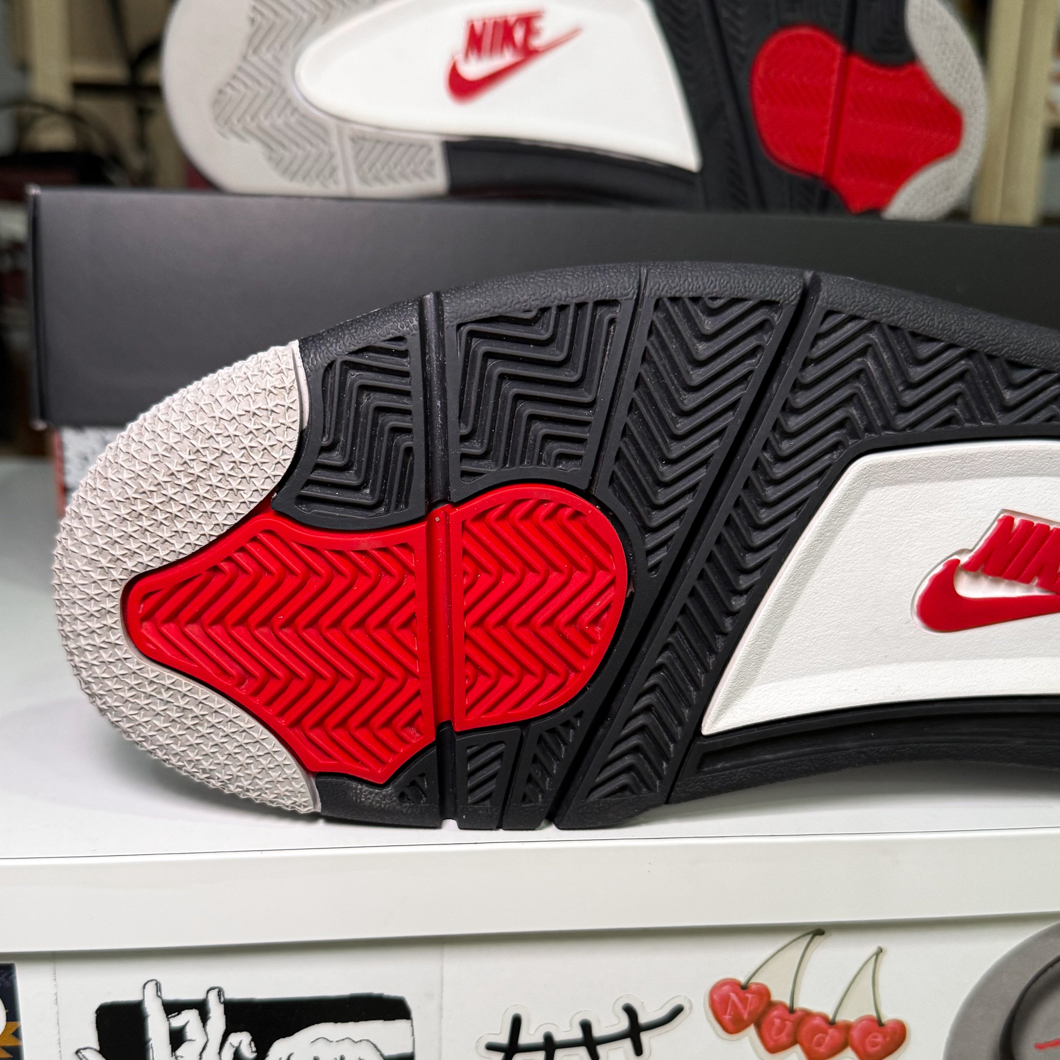 Air Jordan 4 Retro OG ‘White Cement’ 2025 - Recondicionado