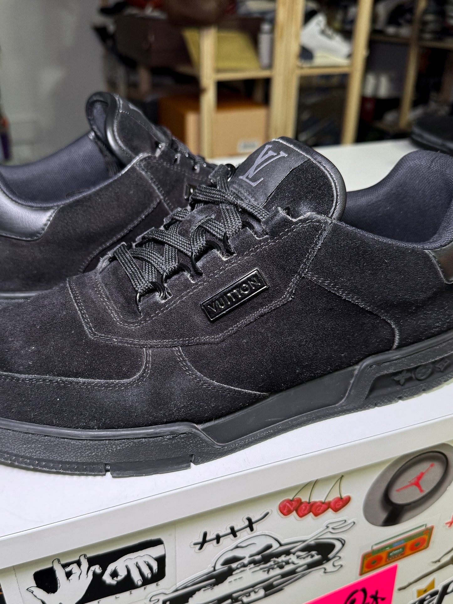 Louis Vuitton LV Trainer Suede Black ‘Staff’ - Recondicionado