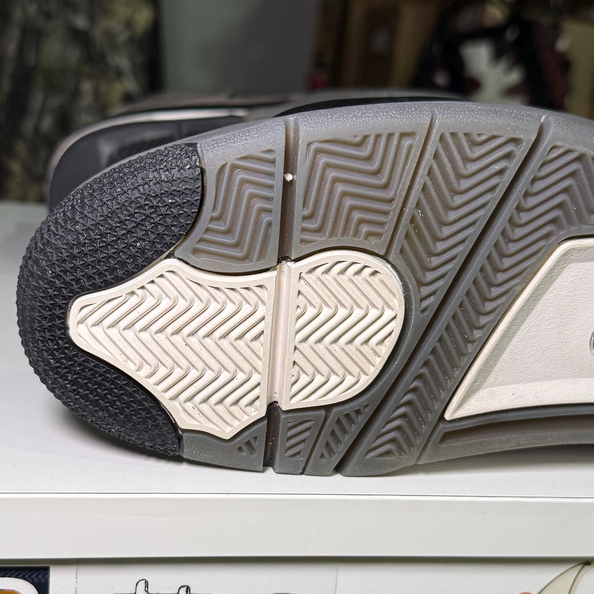 Air Jordan 4 Retro ‘Cave Stone’ 2025 - Recondicionado