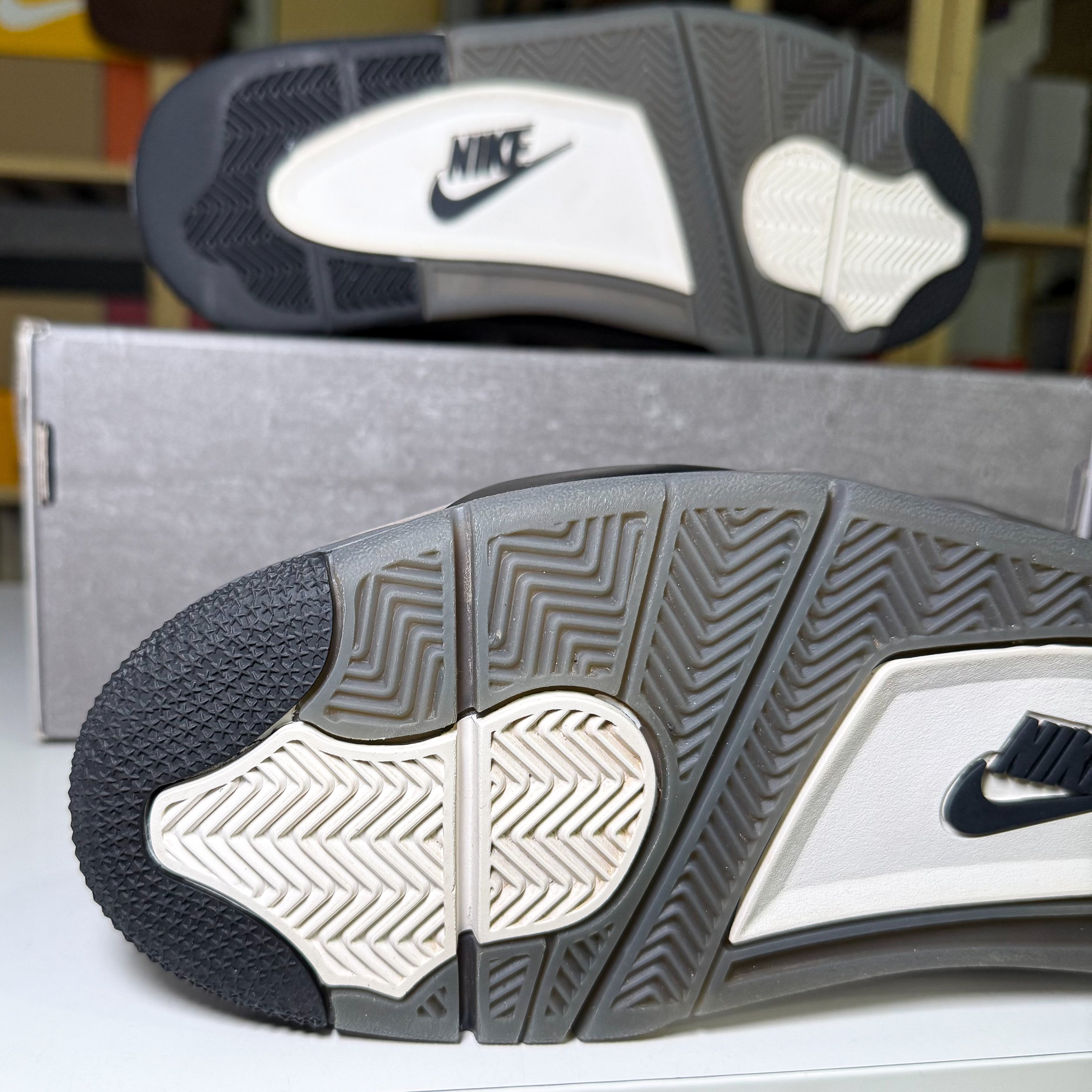Air Jordan 4 Retro ‘Cave Stone’ 2025 - Recondicionado