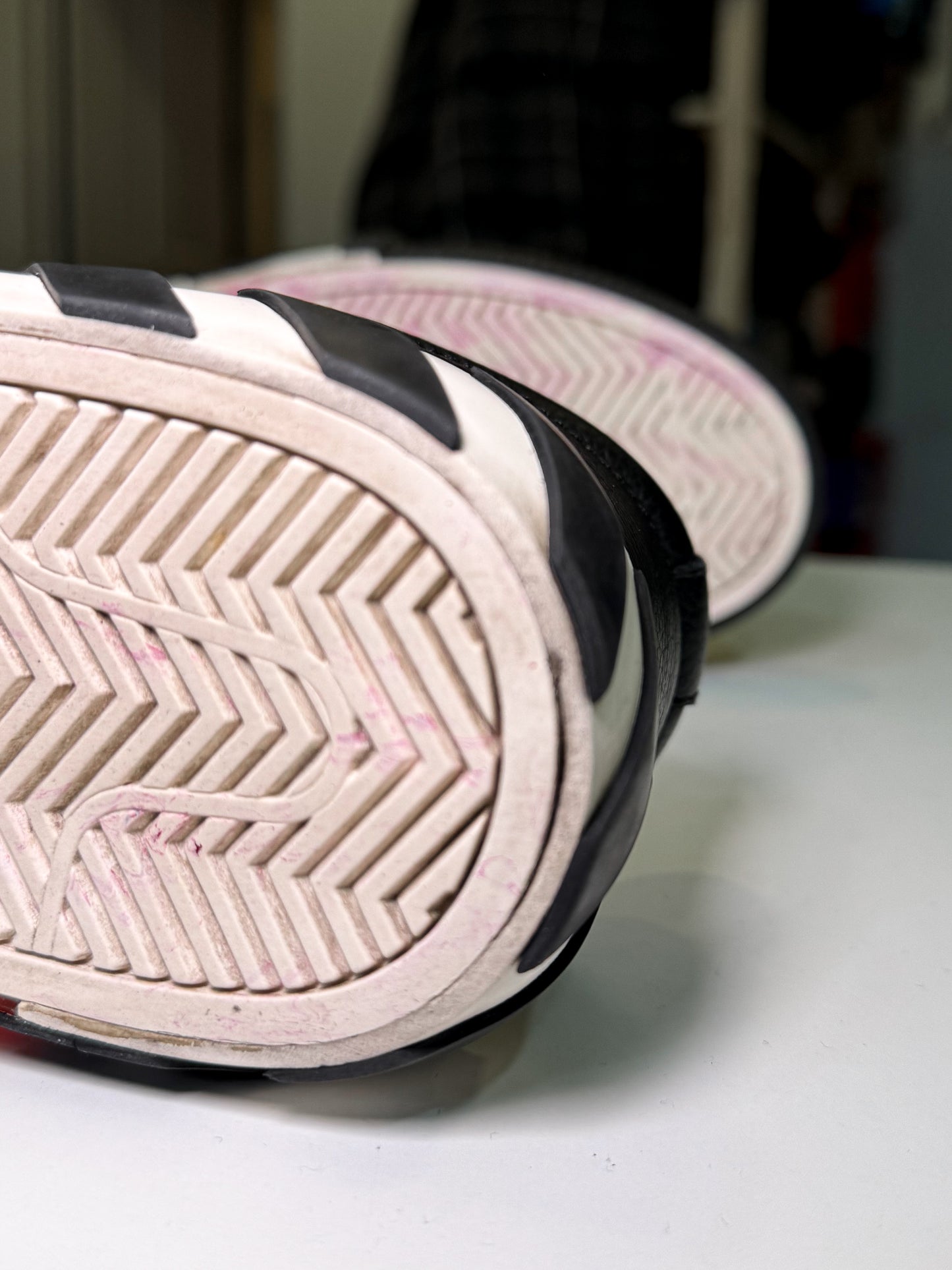 Off White Vulcanized Leather ‘Black White’ - Recondicionado