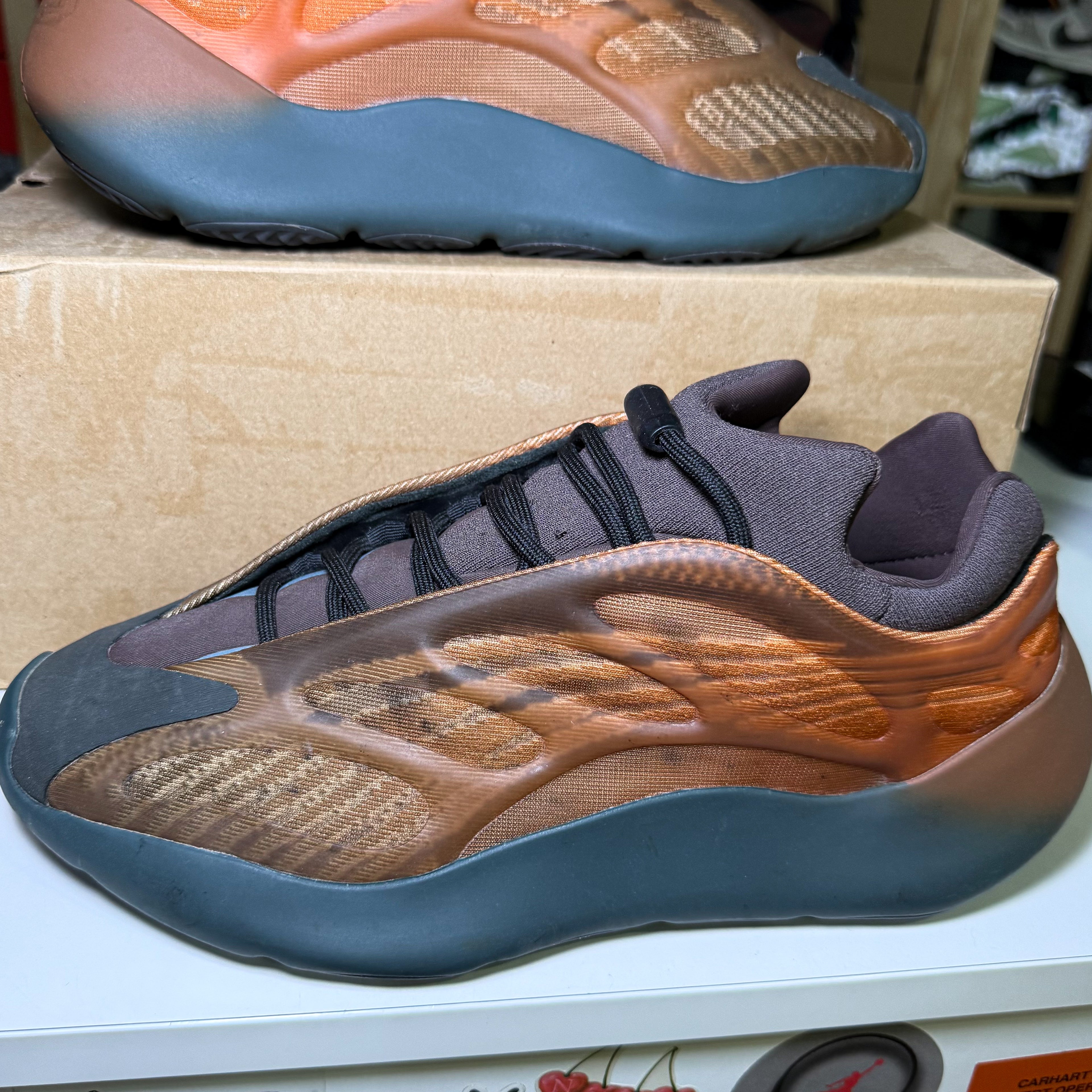 Adidas Yeezy 700 v3 ‘Copper Fade’ 2021 - Recondicionado