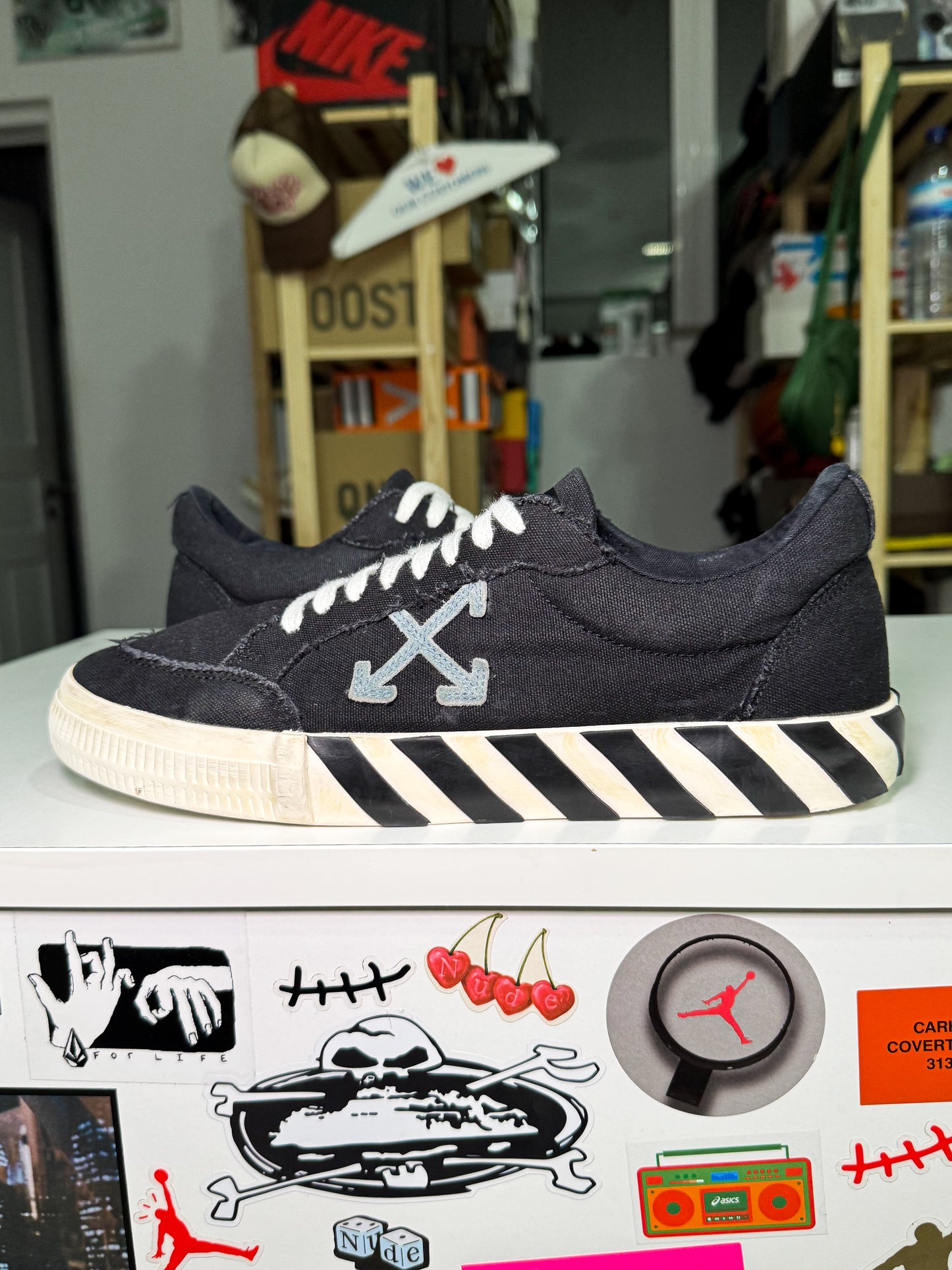 Off White Vulcanized Canvas ‘Black Blue’ - Recondicionado