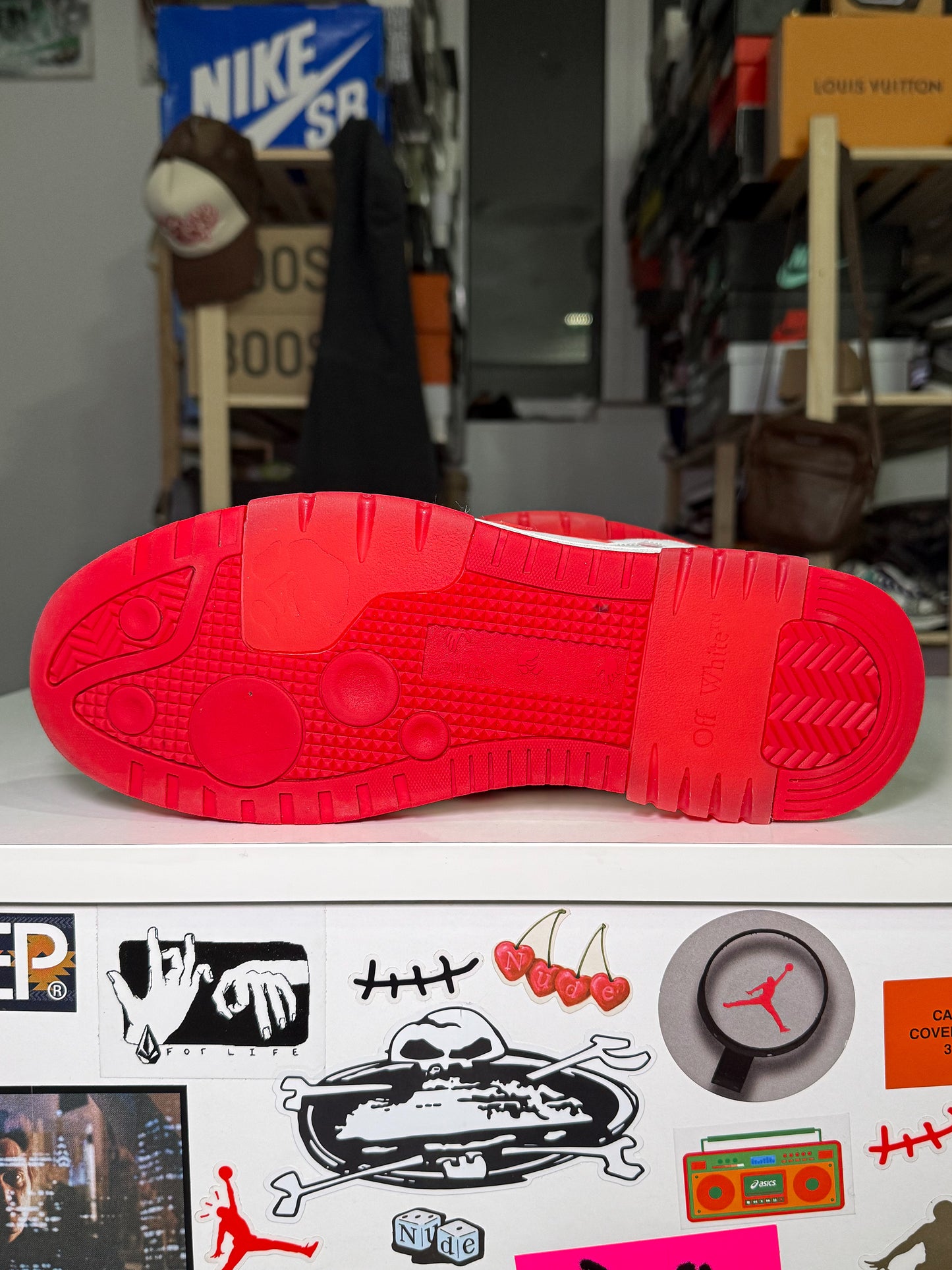 Off White Out of Office ‘White Red’ - Recondicionado