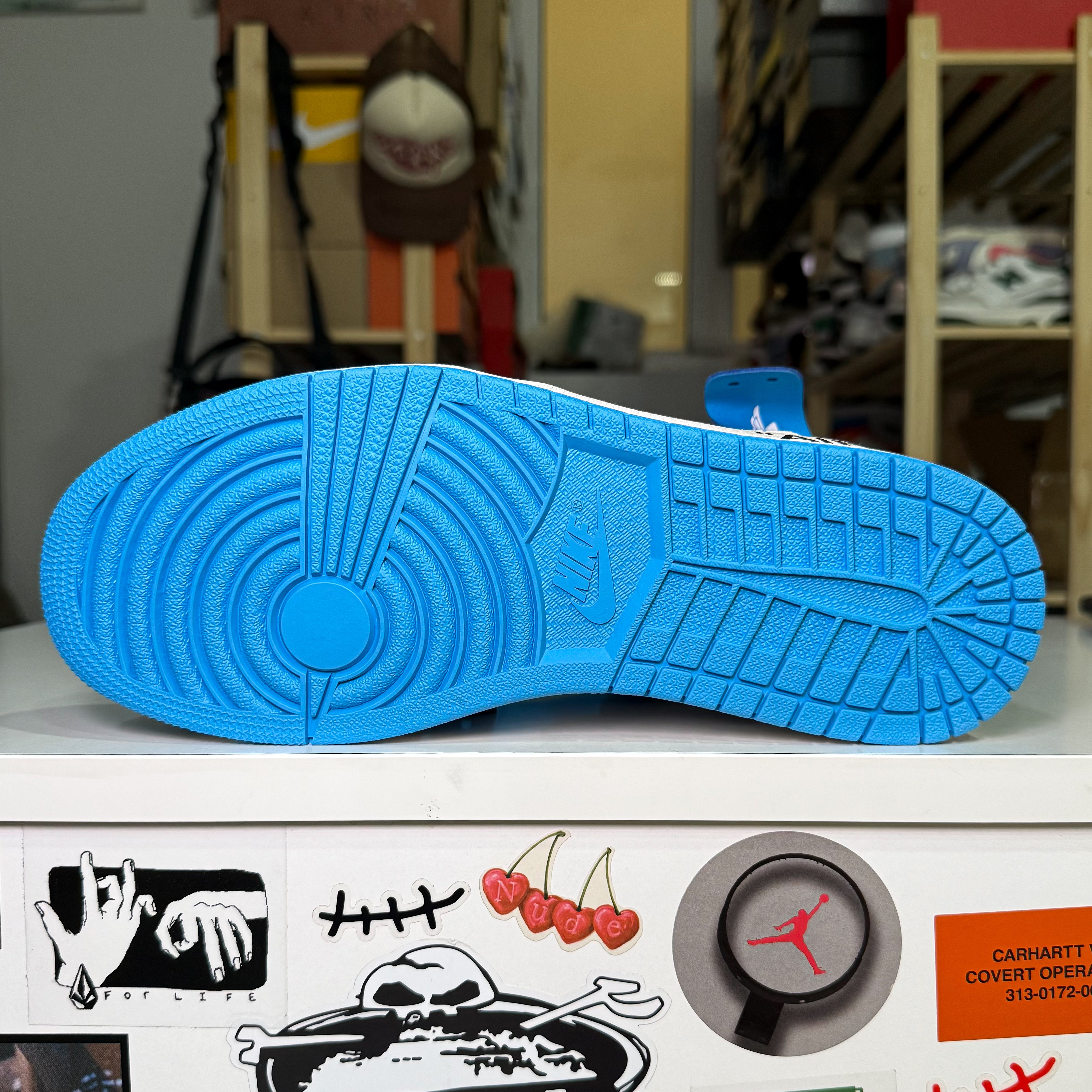 Air Jordan 1 Retro High OG x Off White ‘UNC’ 2018 - DS