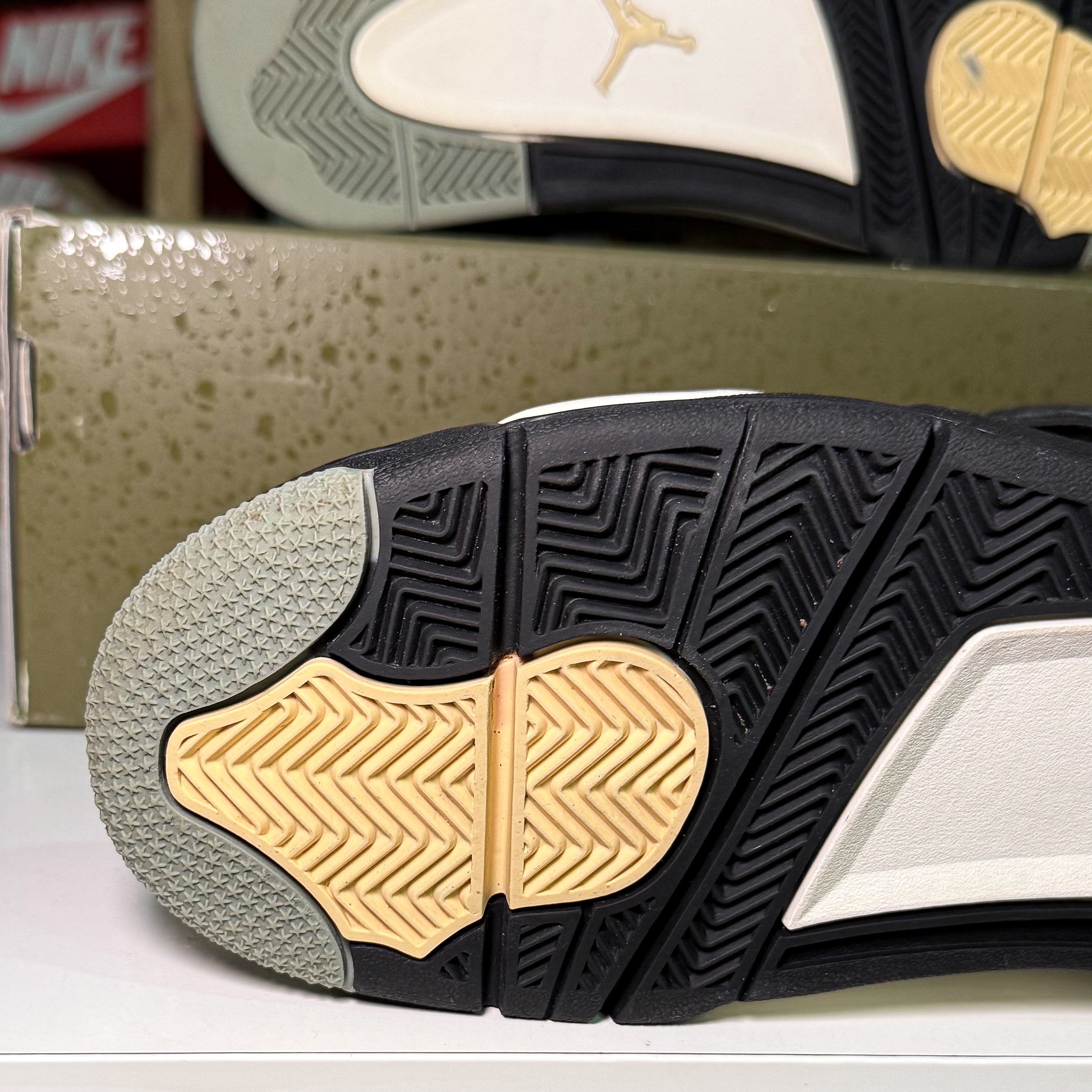 Air Jordan 4 Retro SE Craft 'Medium Olive' 2023 - Recondicionado