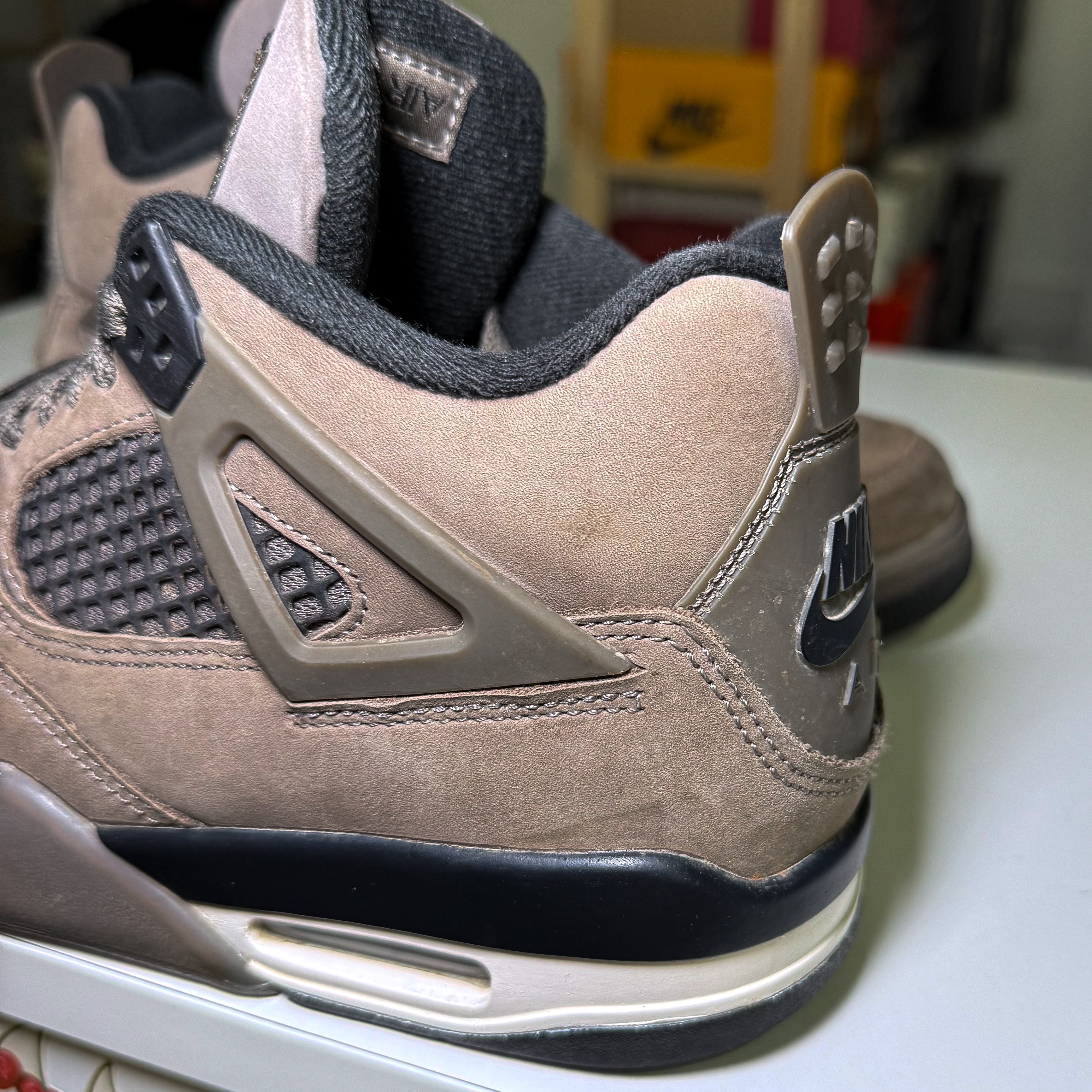 Air Jordan 4 Retro ‘Cave Stone’ GS 2025 - Recondicionado