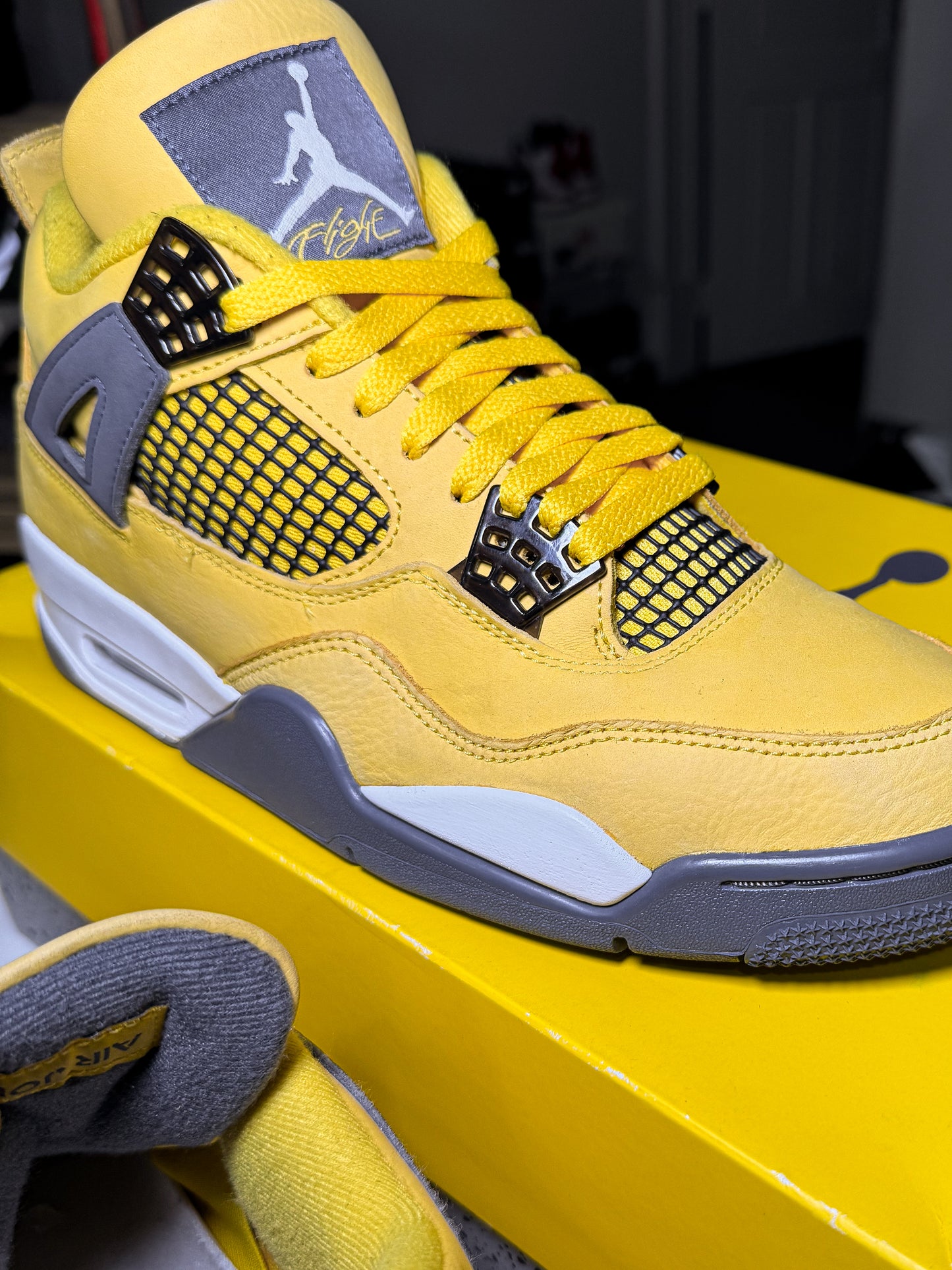 Air Jordan 4 Retro ‘Lightning’ 2021 - Recondicionado