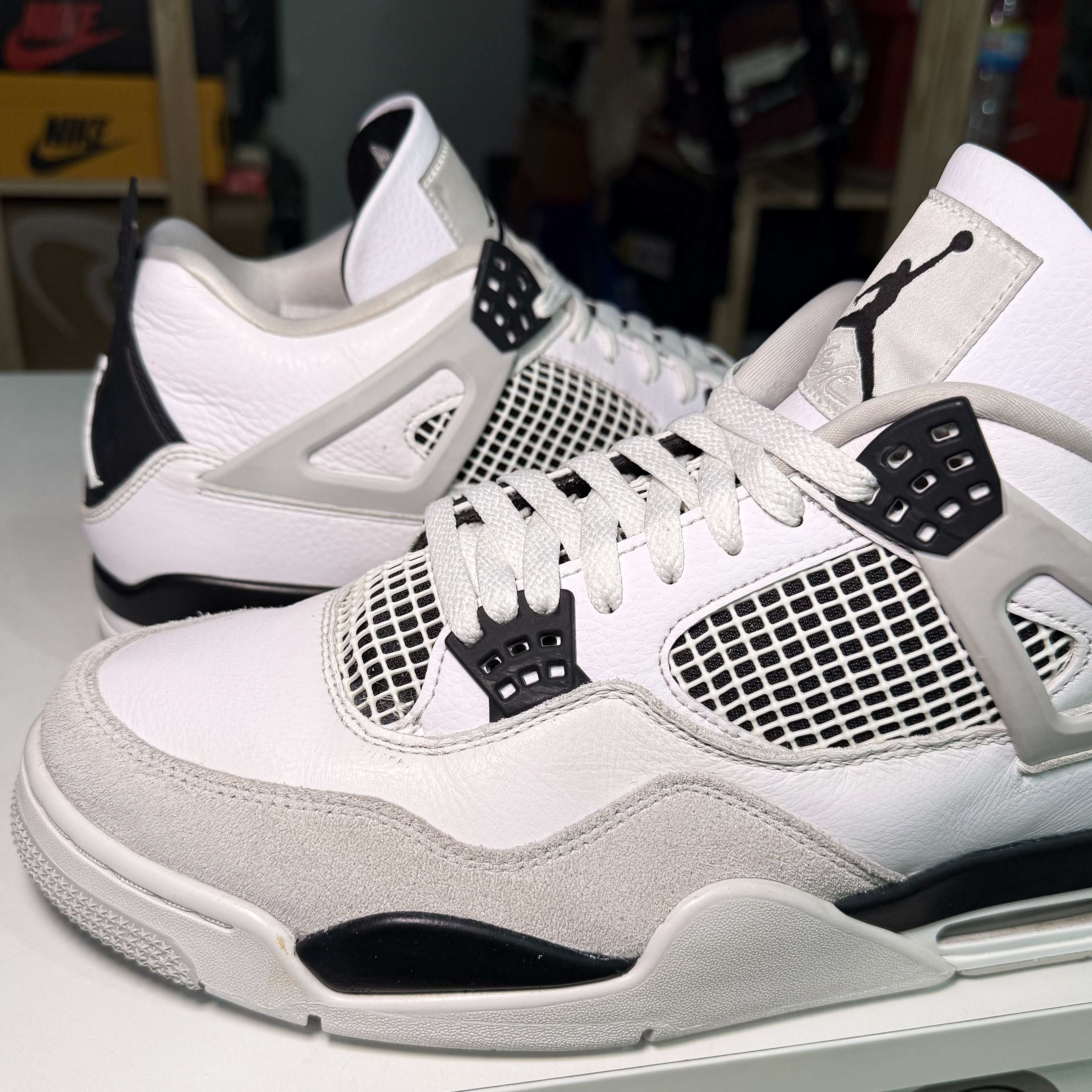 Air Jordan 4 Retro 'Military Black' 2022 - Recondicionado