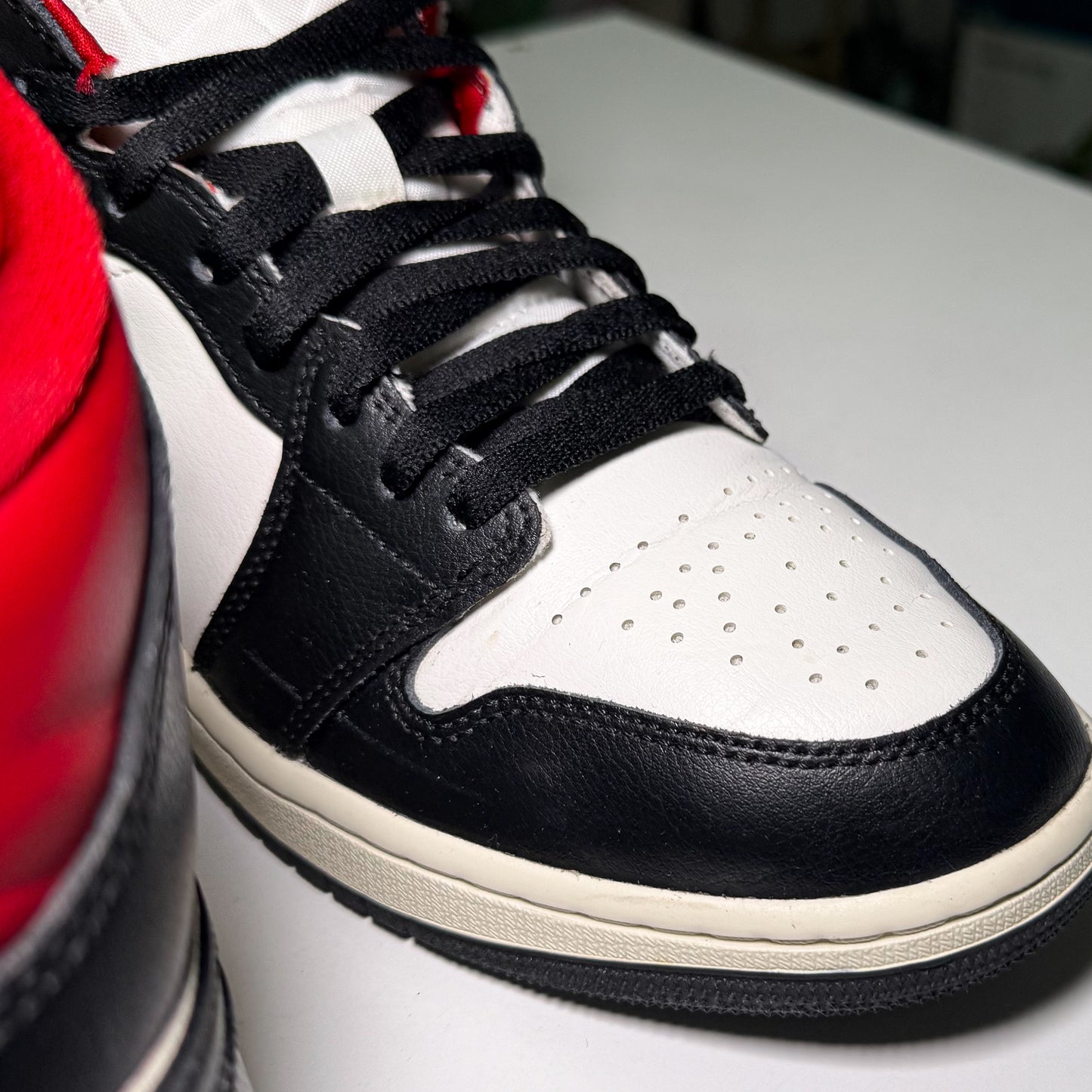 Air Jordan 1 Mid ‘Black Sail Gym Red’ W 2023 - Recondicionado