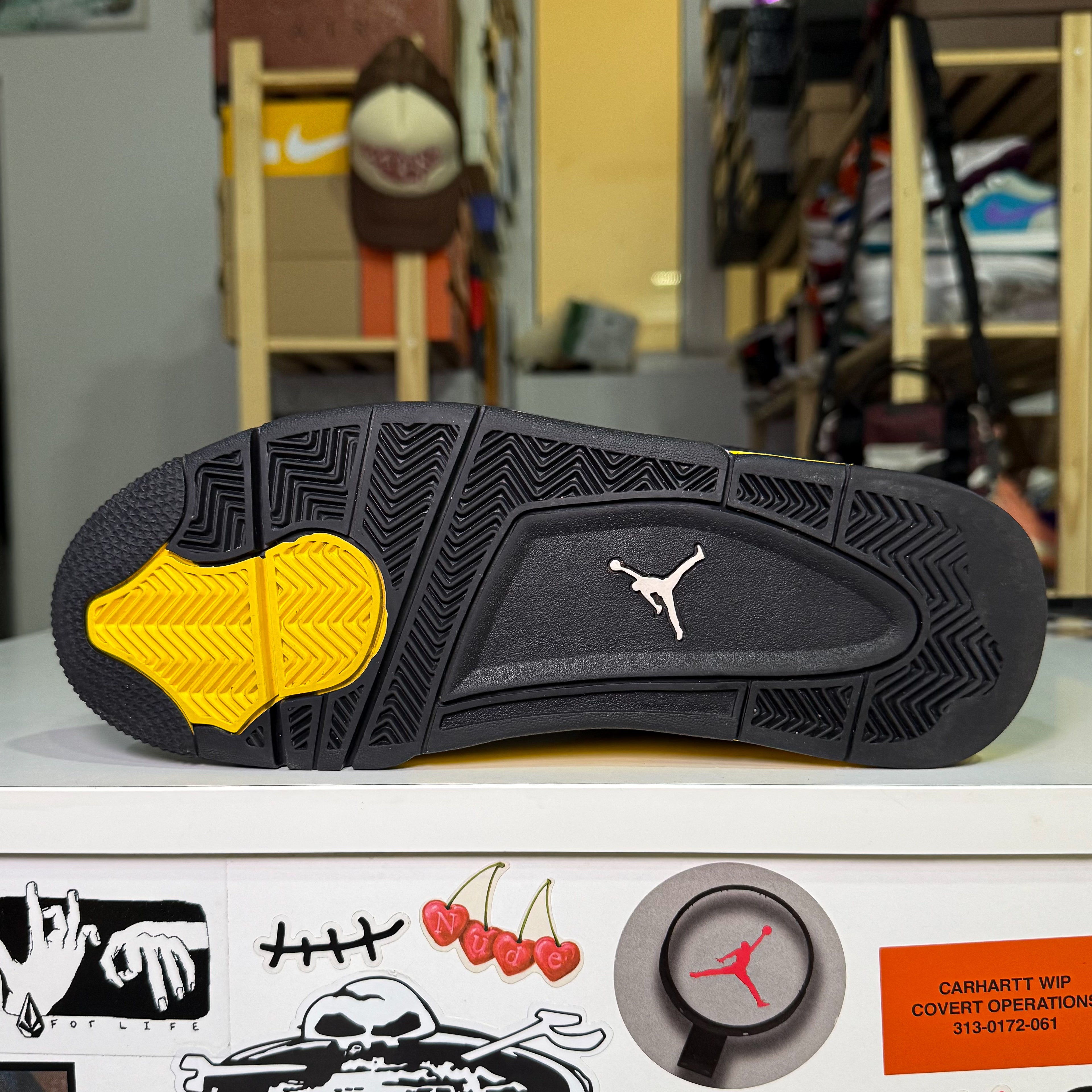 Air Jordan 4 Retro 'Thunder' 2023 - Recondicionado