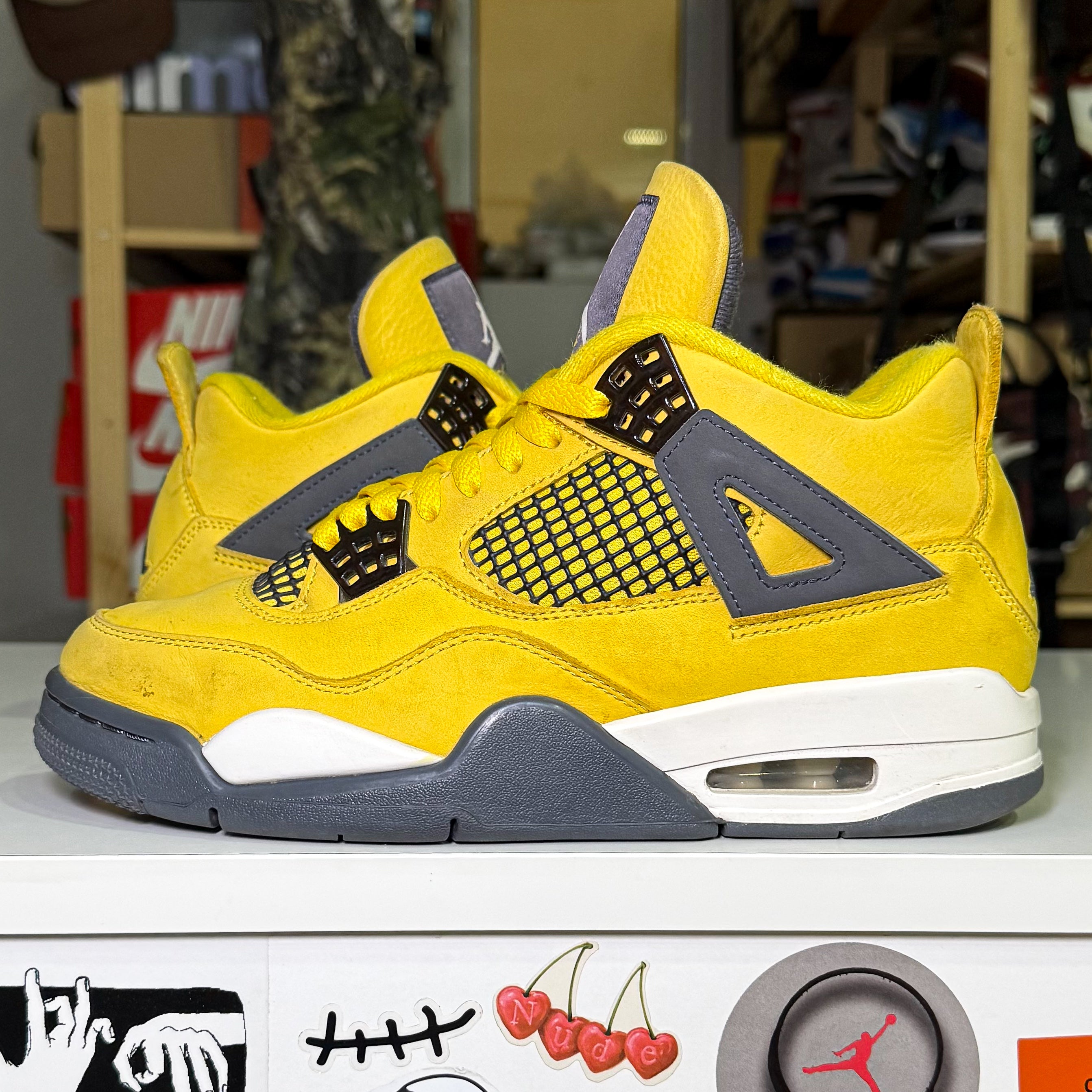 Air Jordan 4 Retro ‘Lightning’ 2021 - Recondicionado