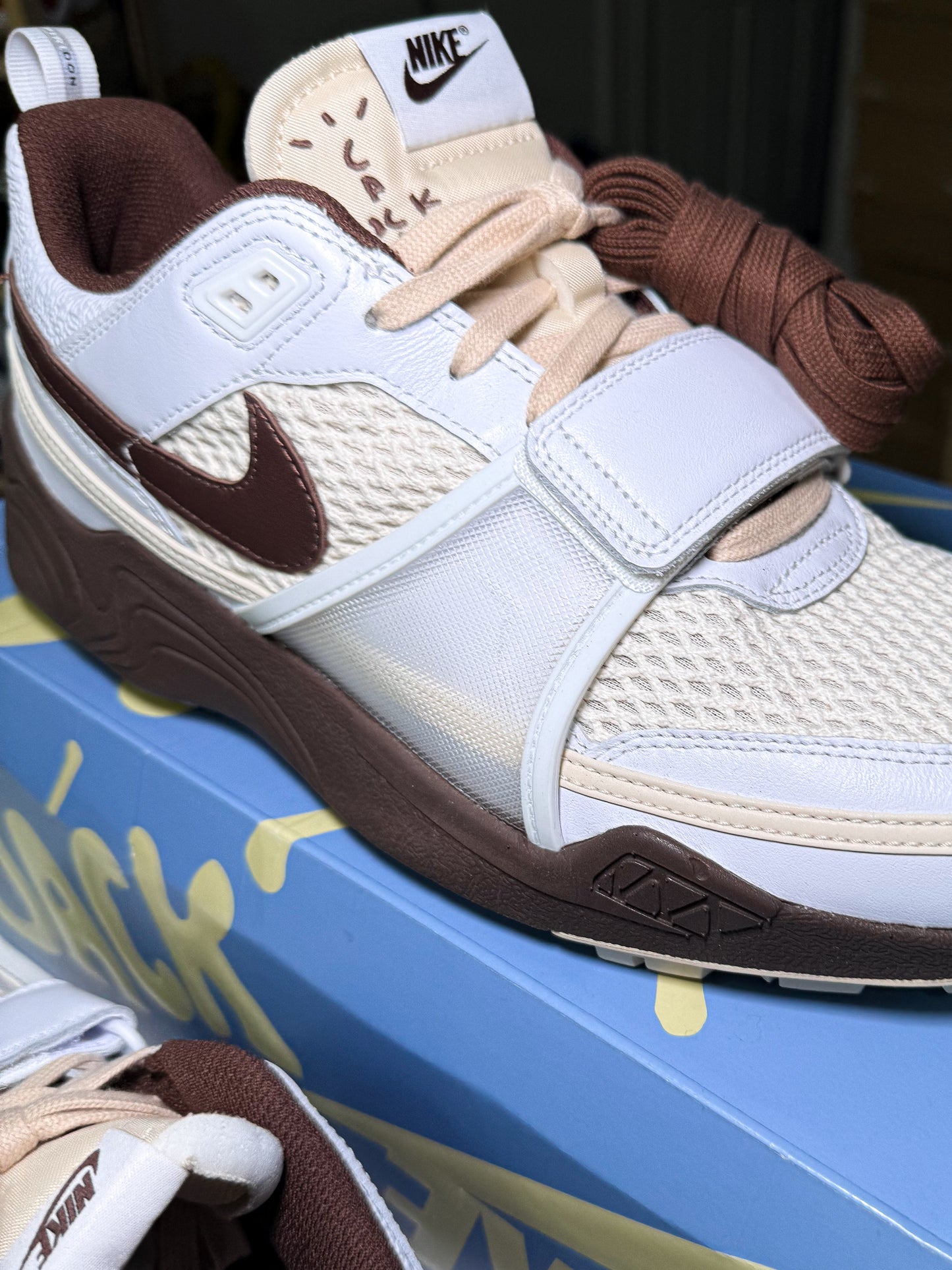 Nike Zoom Field Jaxx x Travis Scott ‘Light Chocalate’ 2025 - DS