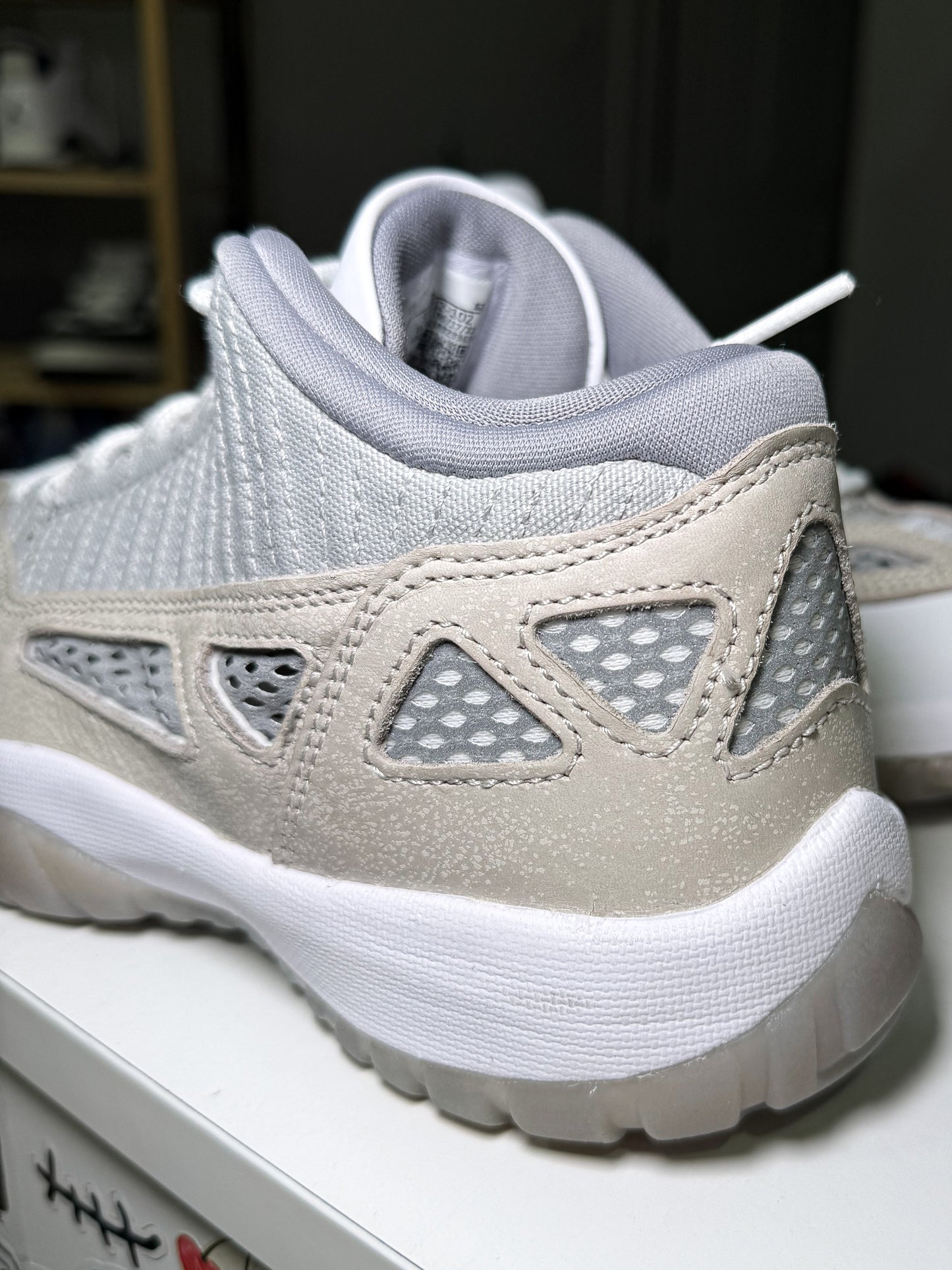 Air Jordan 11 Retro Low IE ‘Light Orewood Brown’ 2022 - Recondicionado