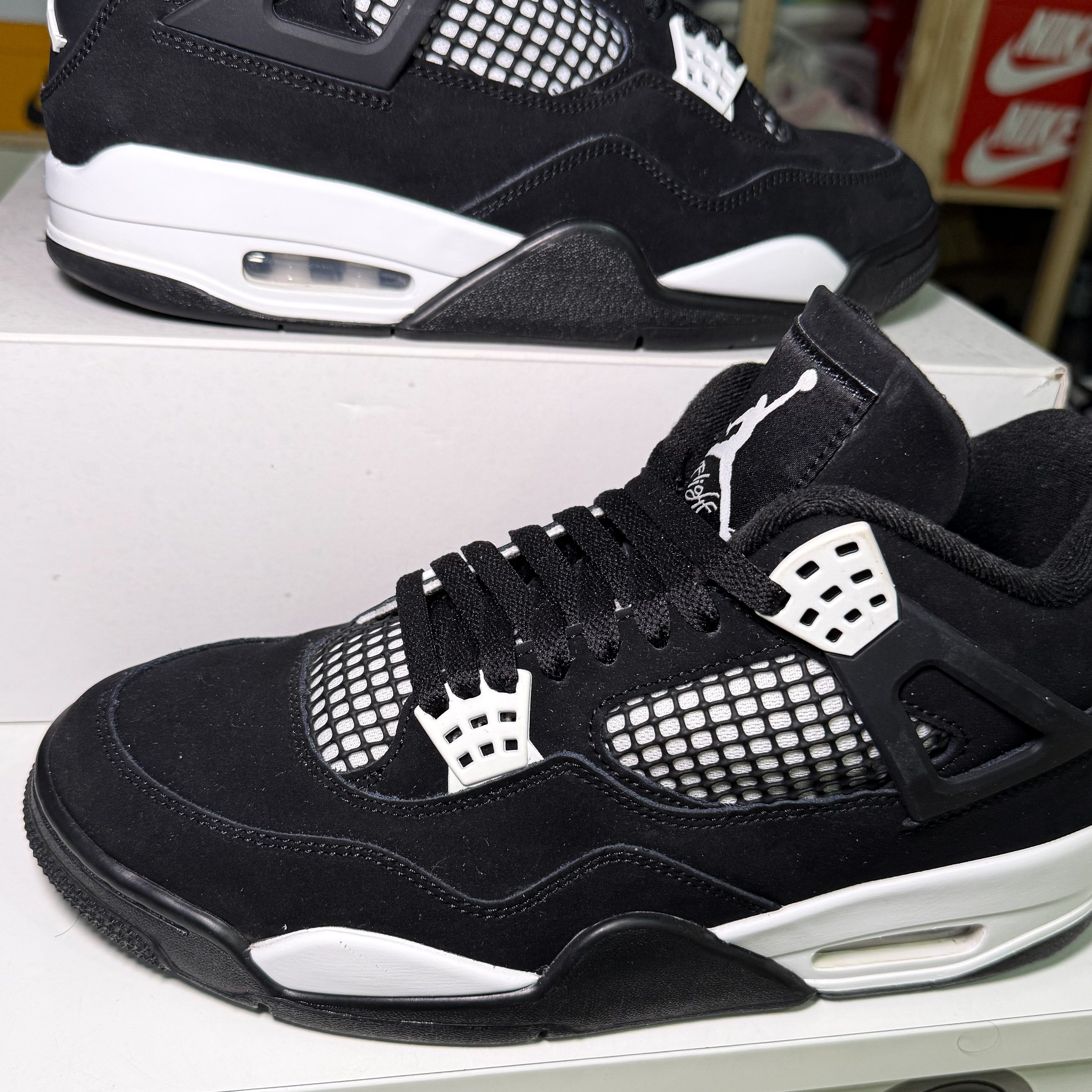 Air Jordan 4 Retro 'White Thunder’ 2024 - Recondicionado