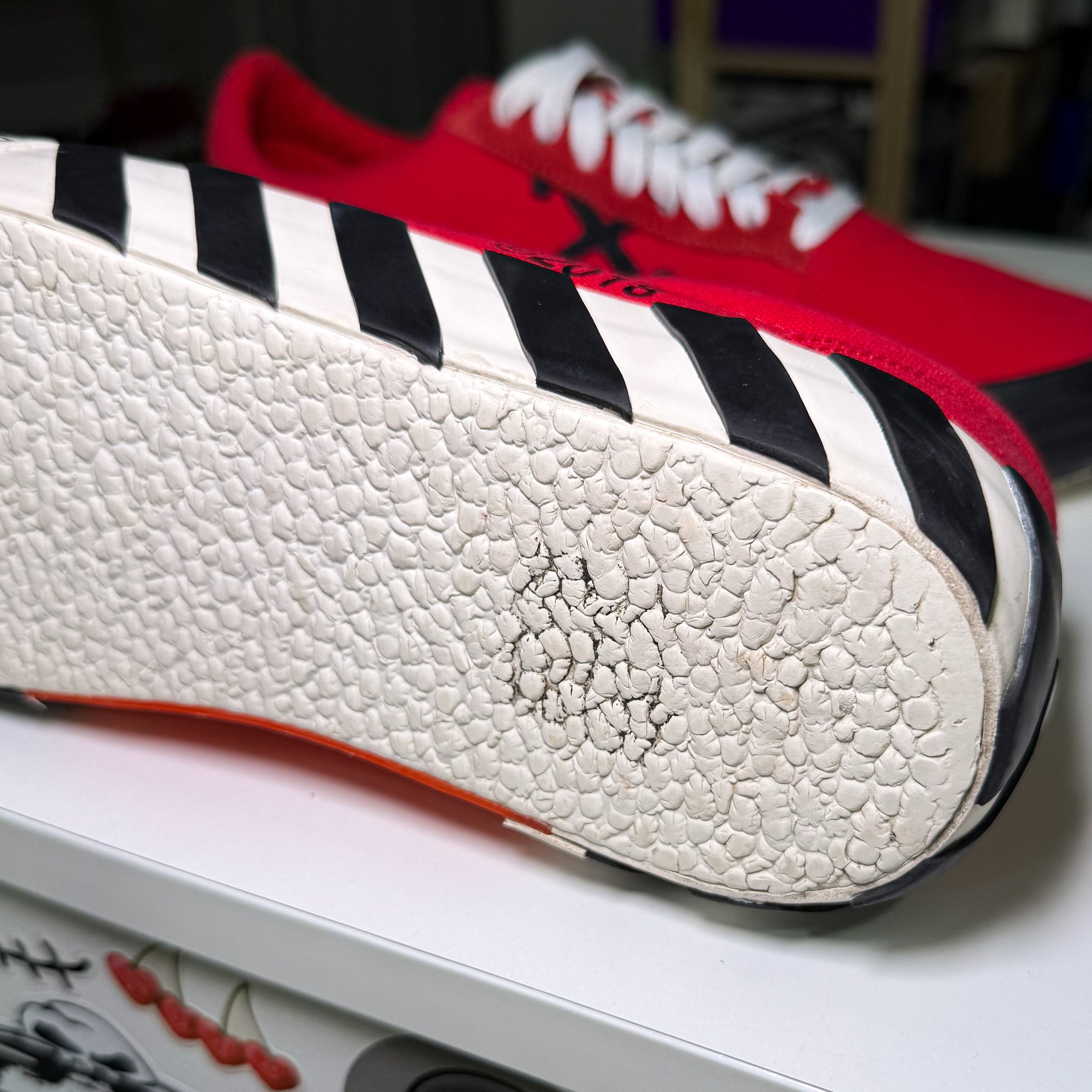 Off White Vulcanized Low Canvas ’Red’ 2018 - Recondicionado