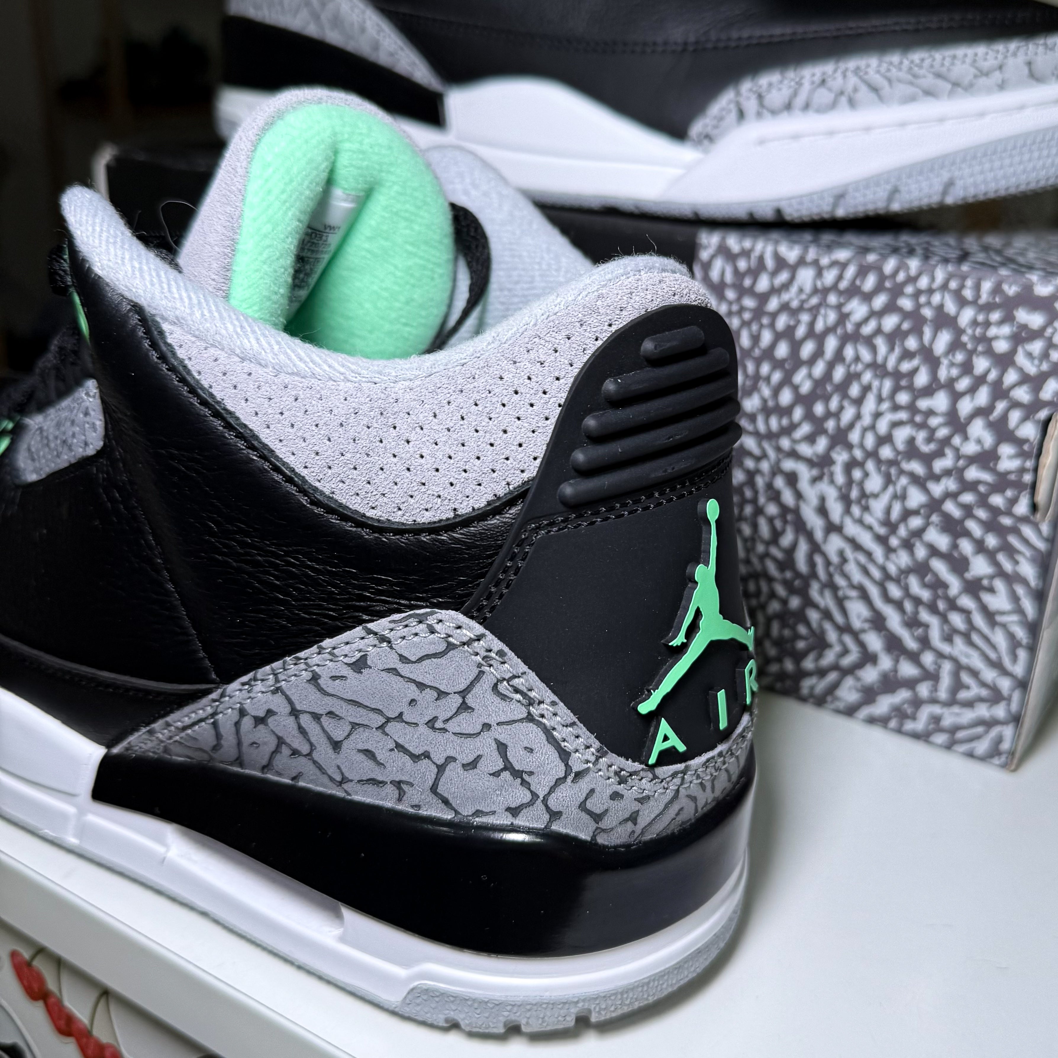 Air Jordan 3 Retro ‘Green Glow’ 2024 - Recondicionado
