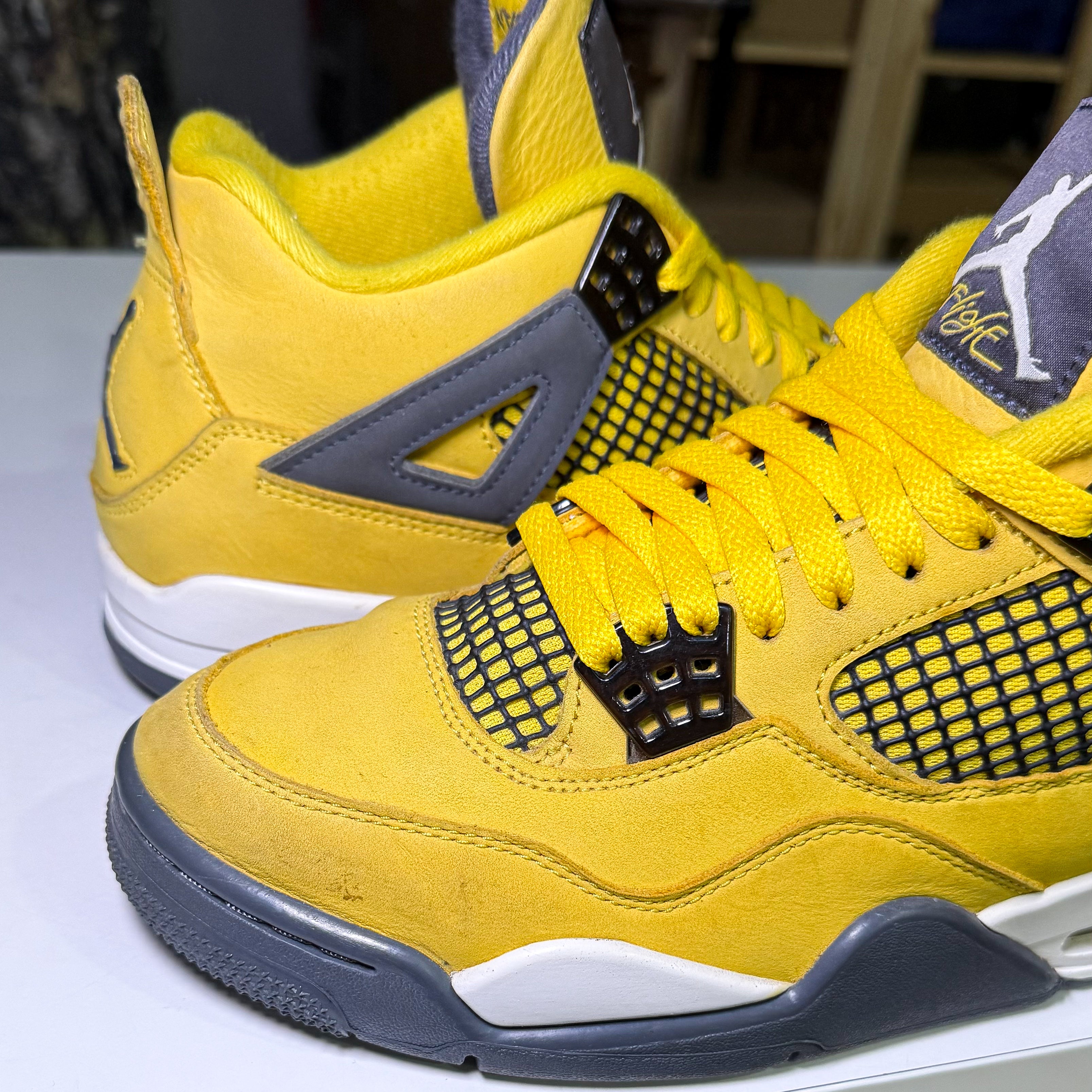 Air Jordan 4 Retro ‘Lightning’ 2021 - Recondicionado