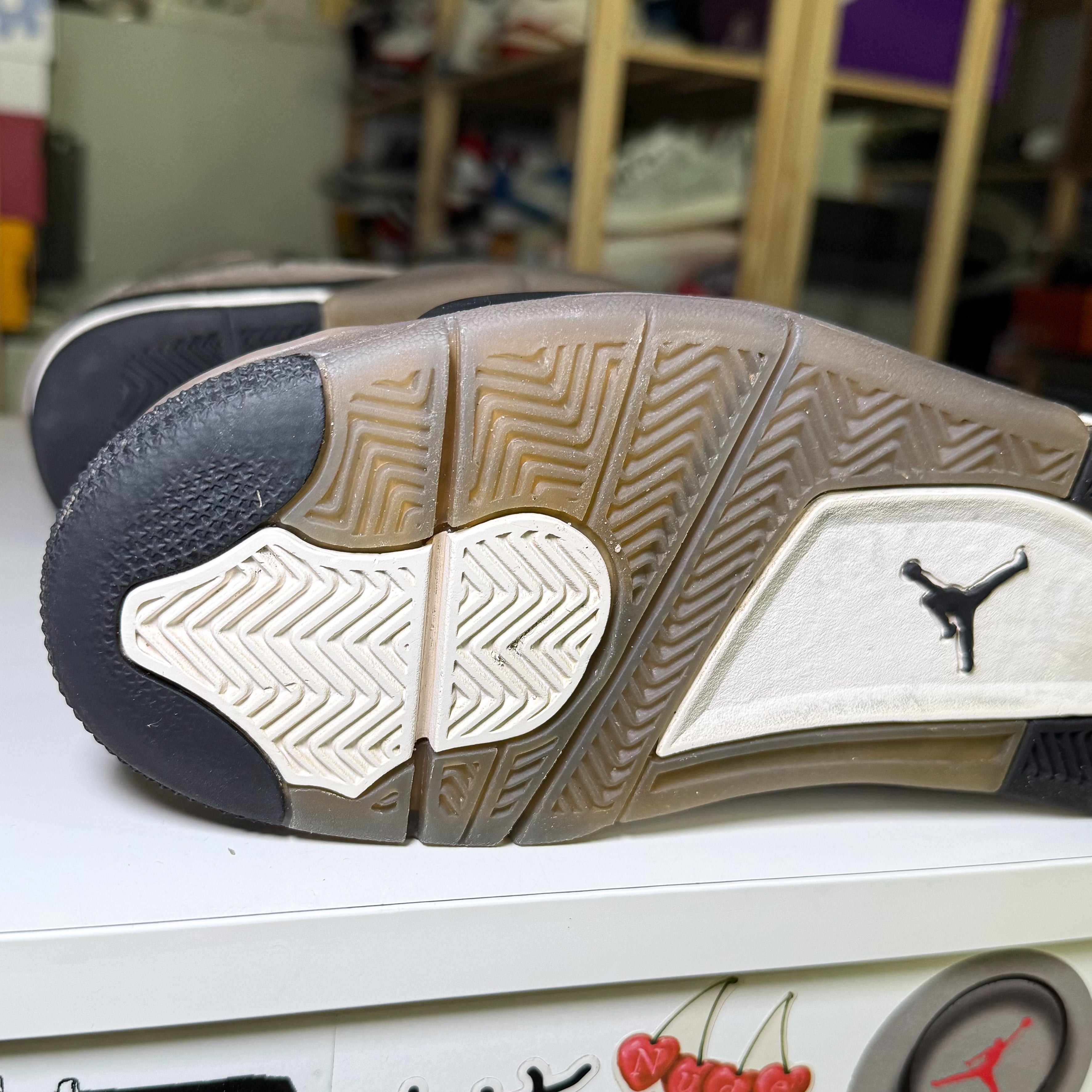 Air Jordan 4 Retro ‘Cave Stone’ GS 2025 - Recondicionado