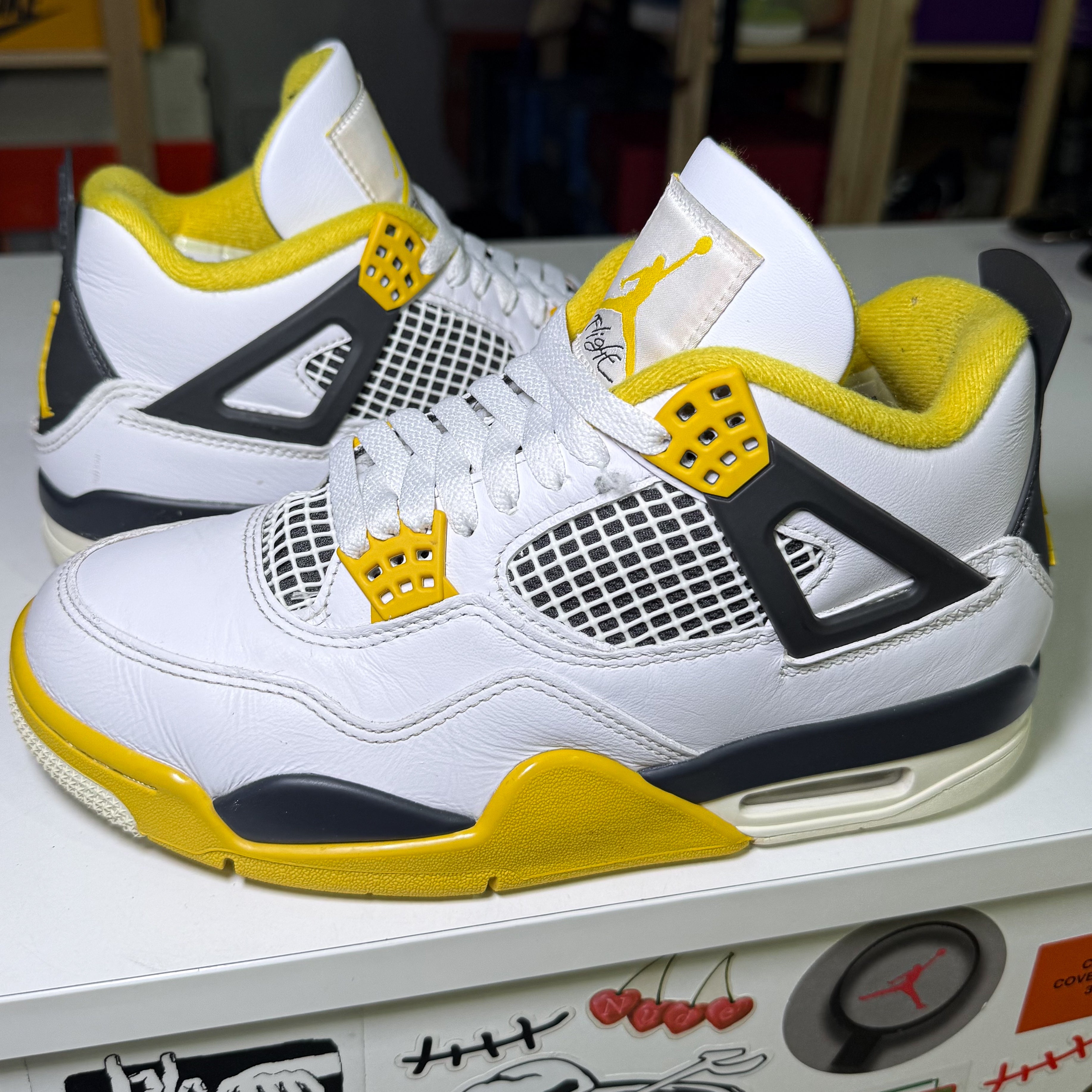 Air Jordan 4 Retro 'Vivid Sulfur’ W 2024 - Recondicionado