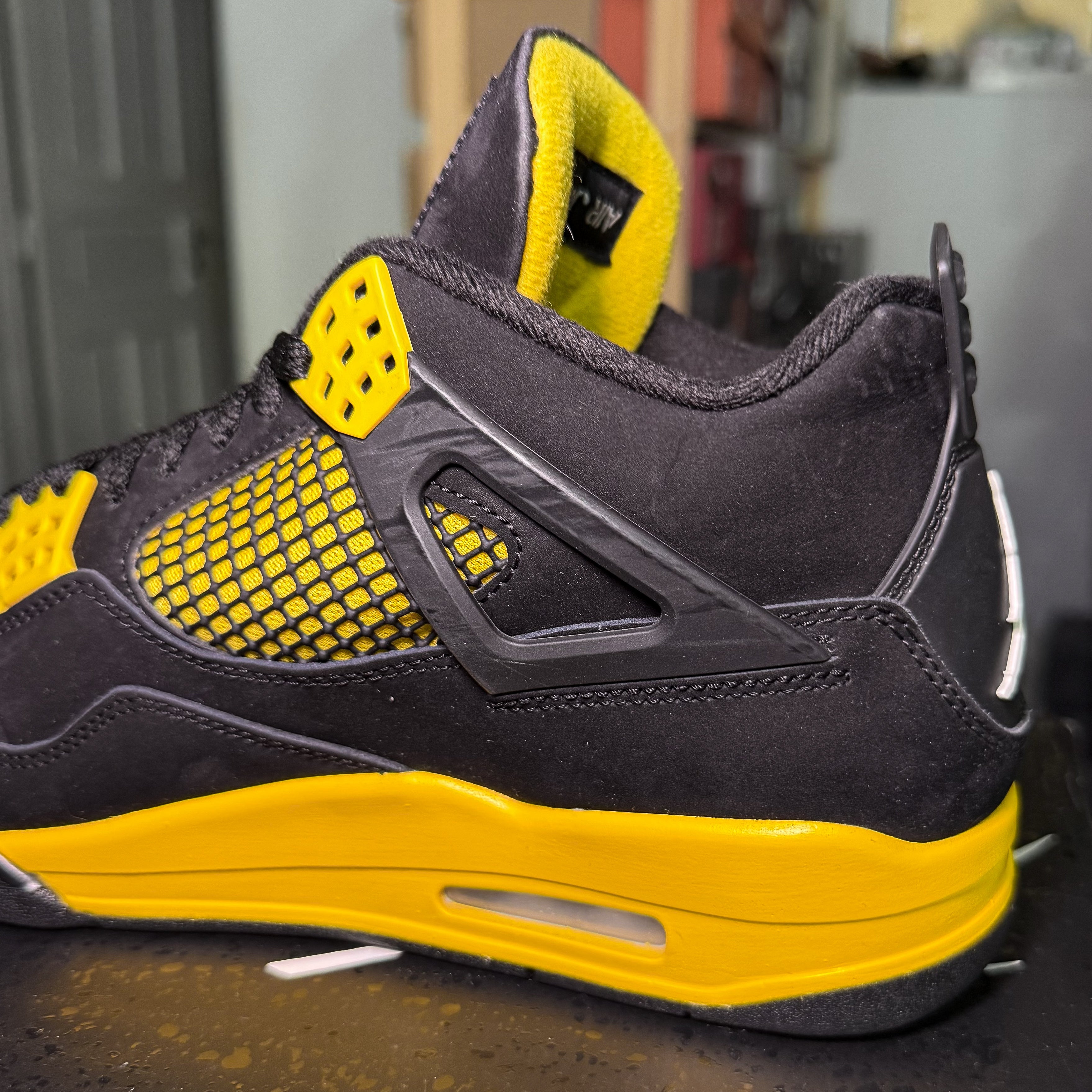 Air Jordan 4 Retro 'Thunder' 2023 - Recondicionado