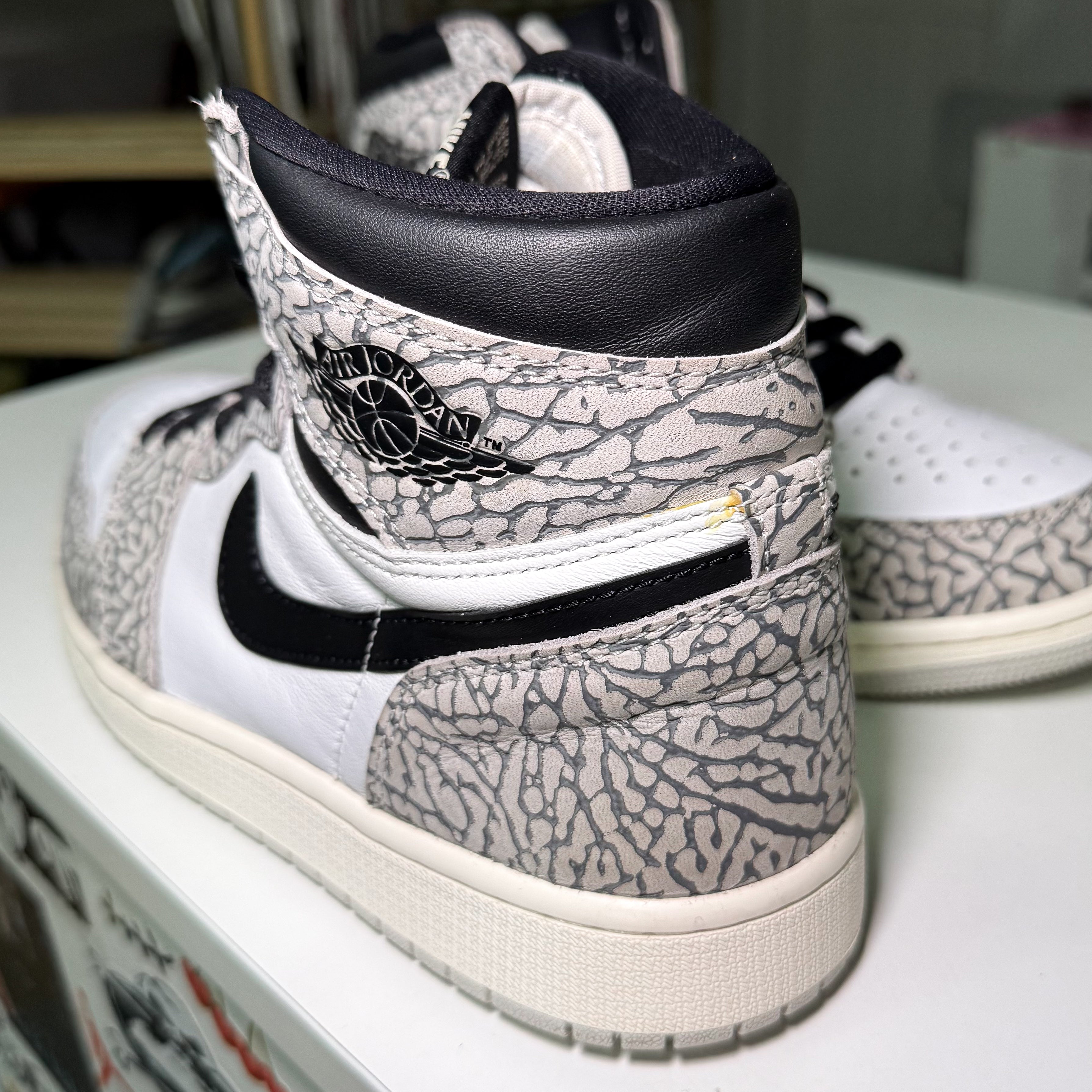 Air Jordan 1 Retro High OG ‘White Cement’ 2023 - Recondicionado