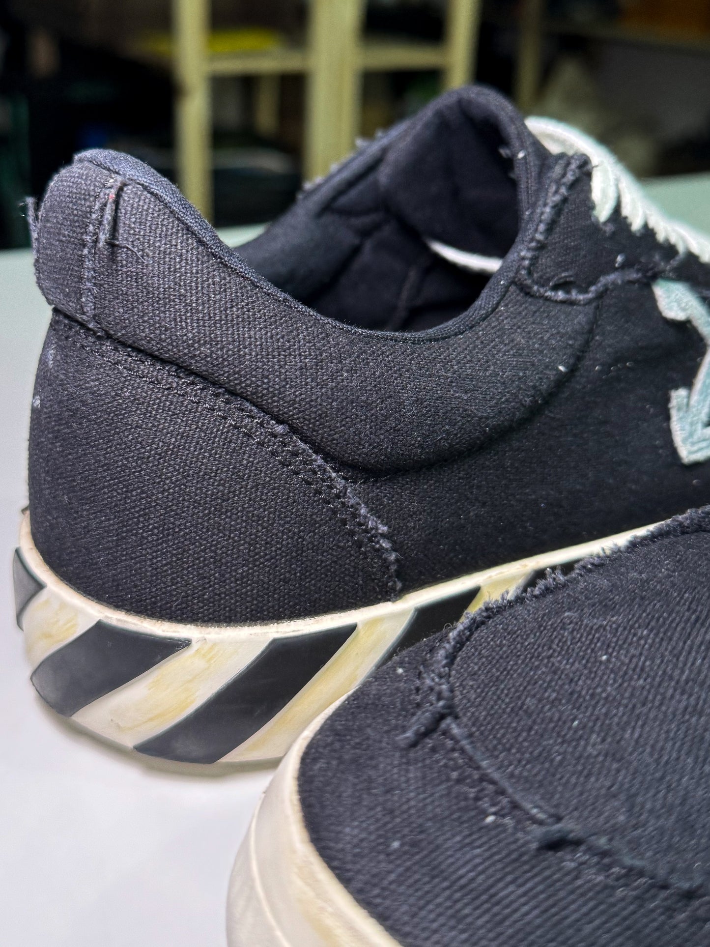 Off White Vulcanized Canvas ‘Black Blue’ - Recondicionado