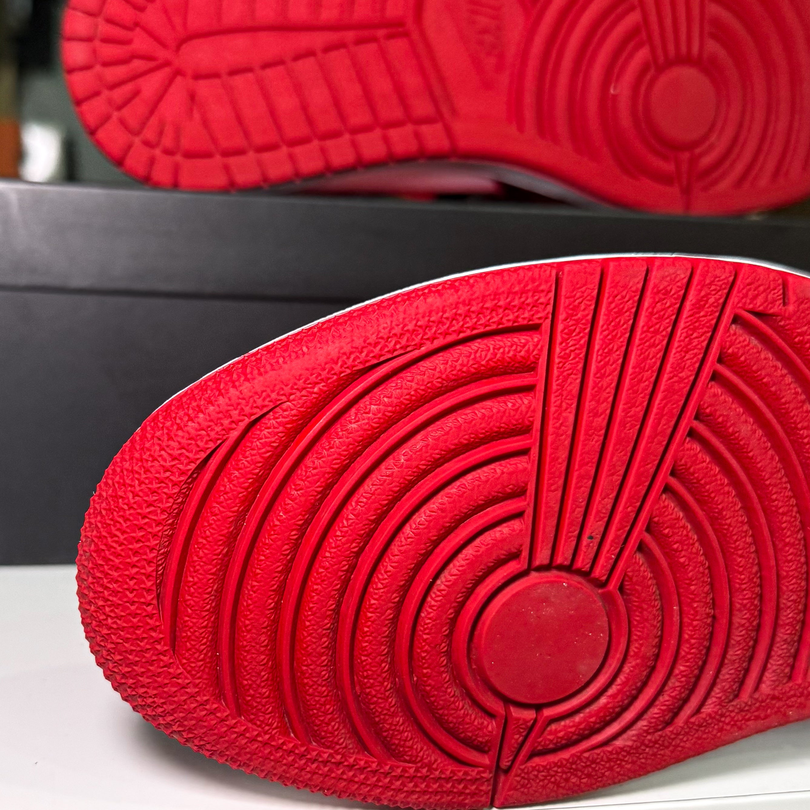 Air Jordan 1 Retro High OG ‘Bloodline’ 2019 - Recondicionado