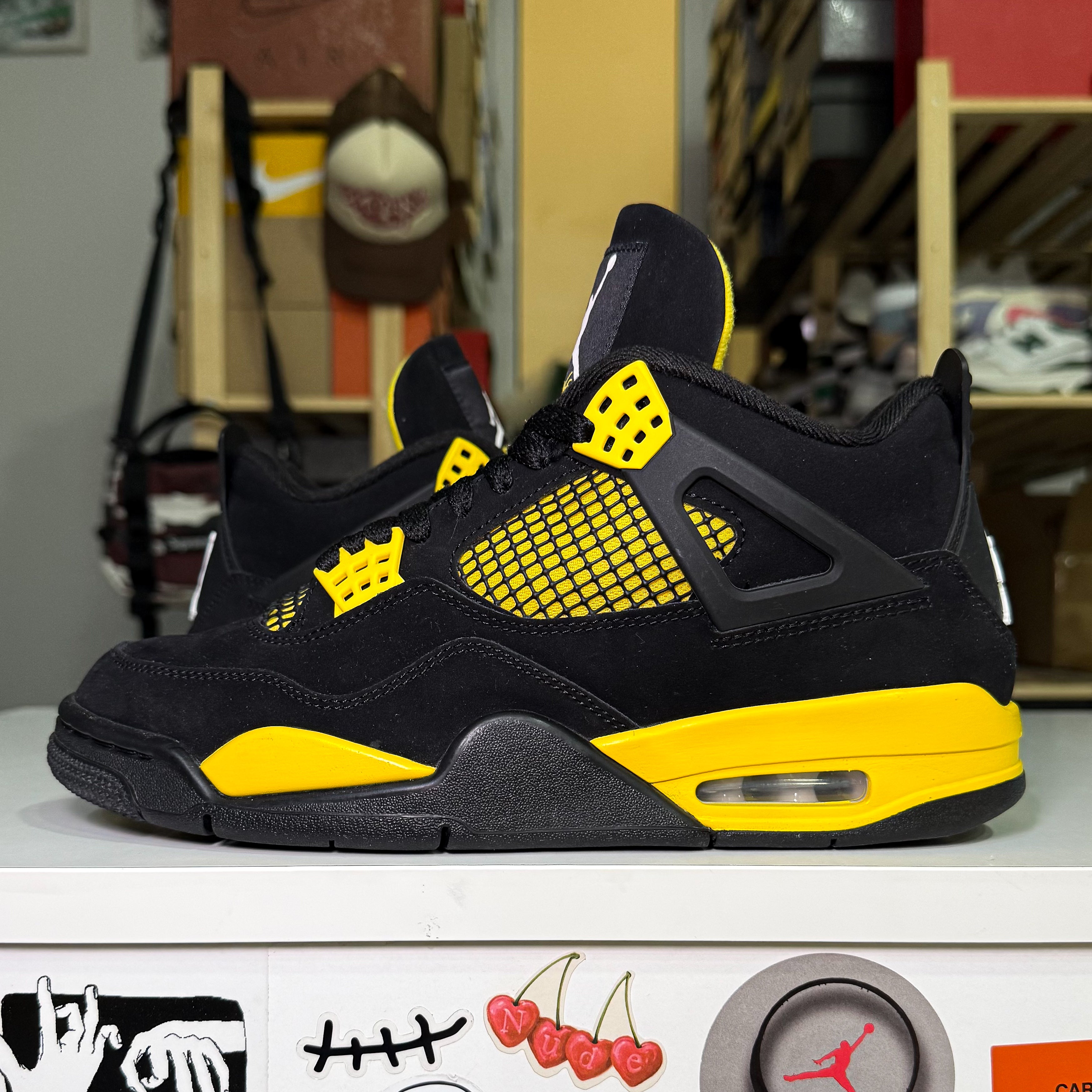 Air Jordan 4 Retro 'Thunder' 2023 - Recondicionado