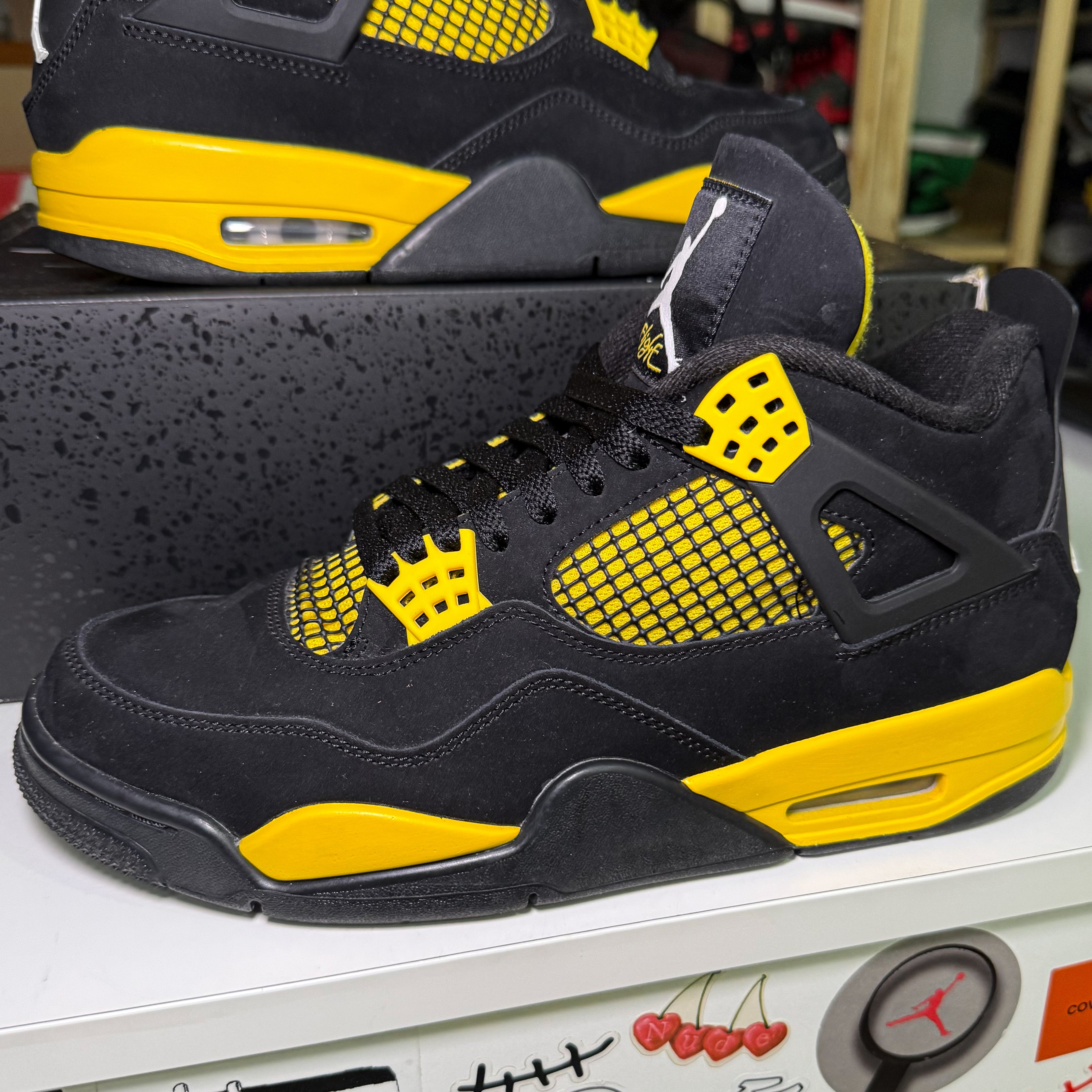 Air Jordan 4 Retro 'Thunder' 2023 - Recondicionado