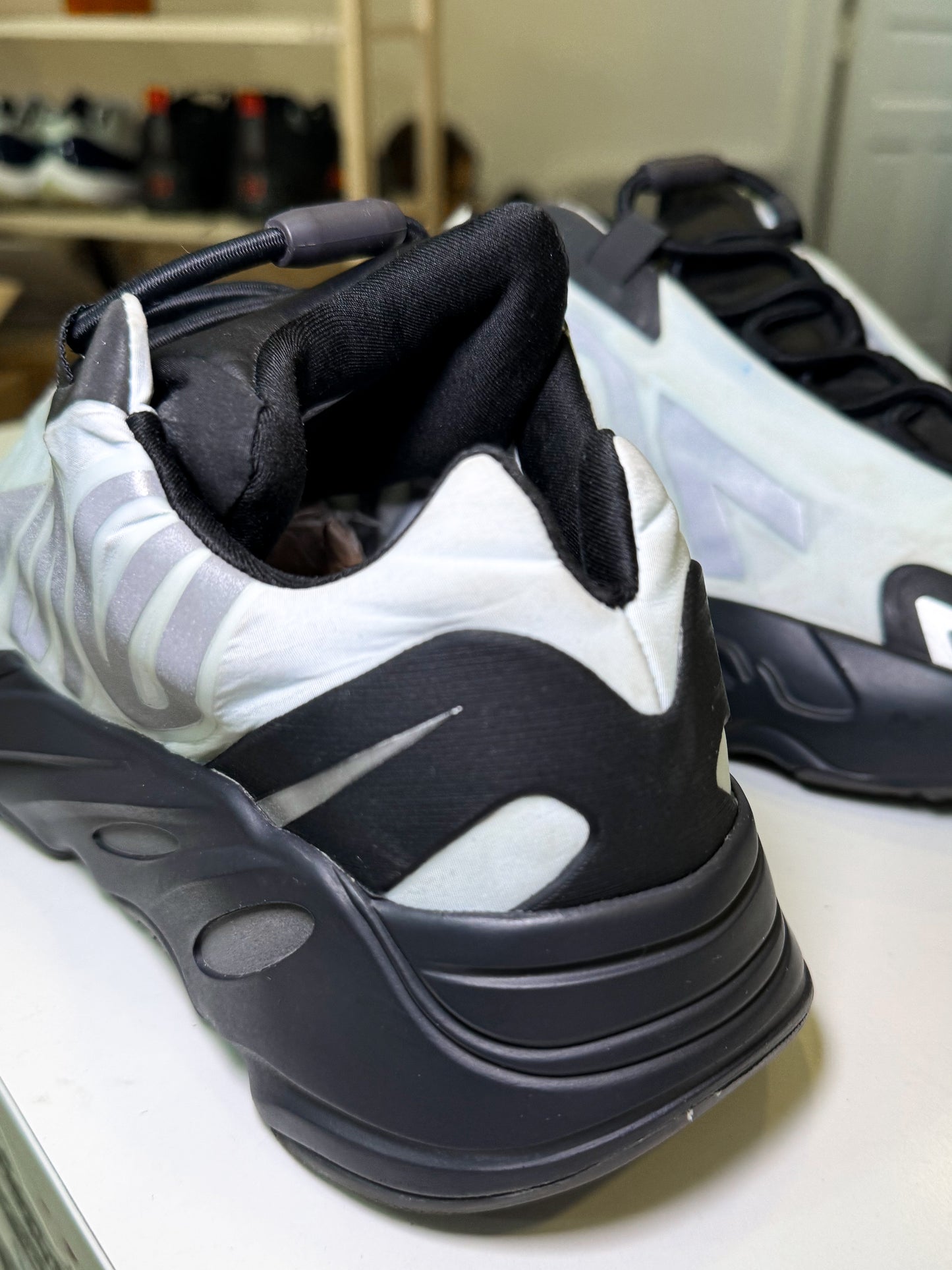 Adidas Yeezy 700 MNVN ‘Blue Tint’ 2021 - Recondicionado