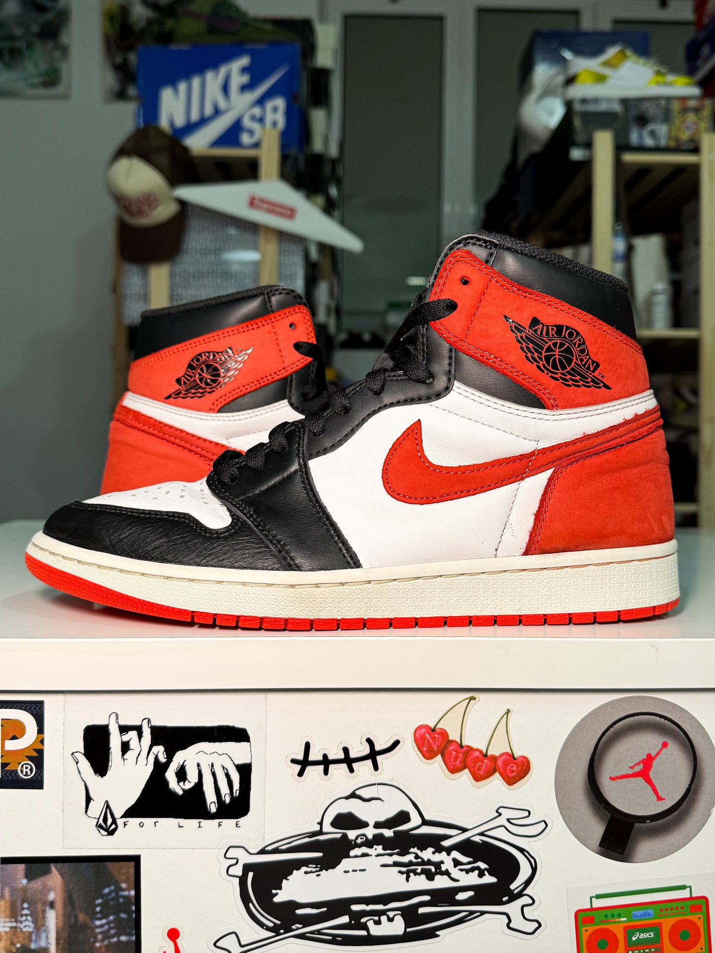 Air Jordan 1 Retro High OG ‘Best Hand in the Game - Track Red’ 2018 - Recondicionado