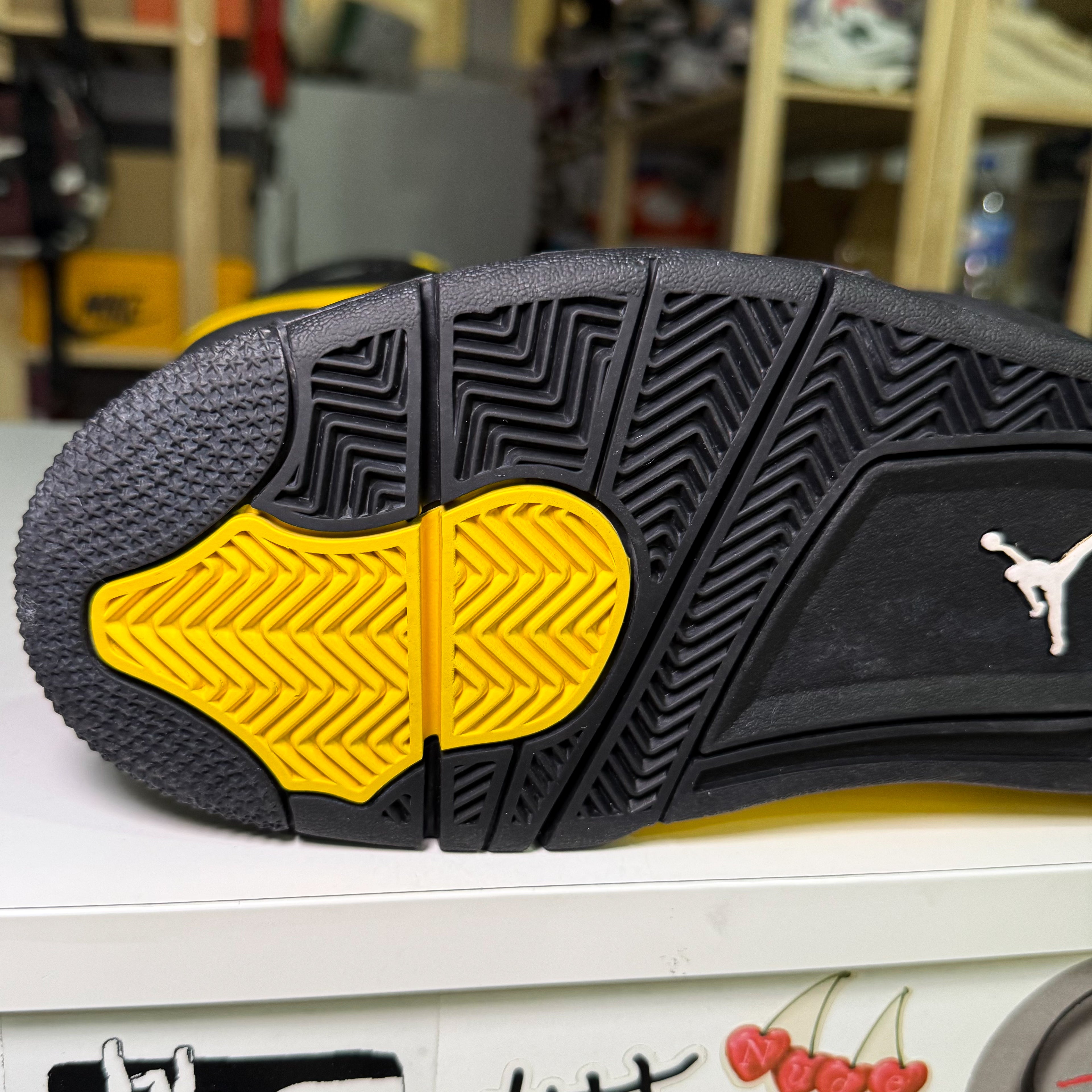 Air Jordan 4 Retro 'Thunder' 2023 - Recondicionado
