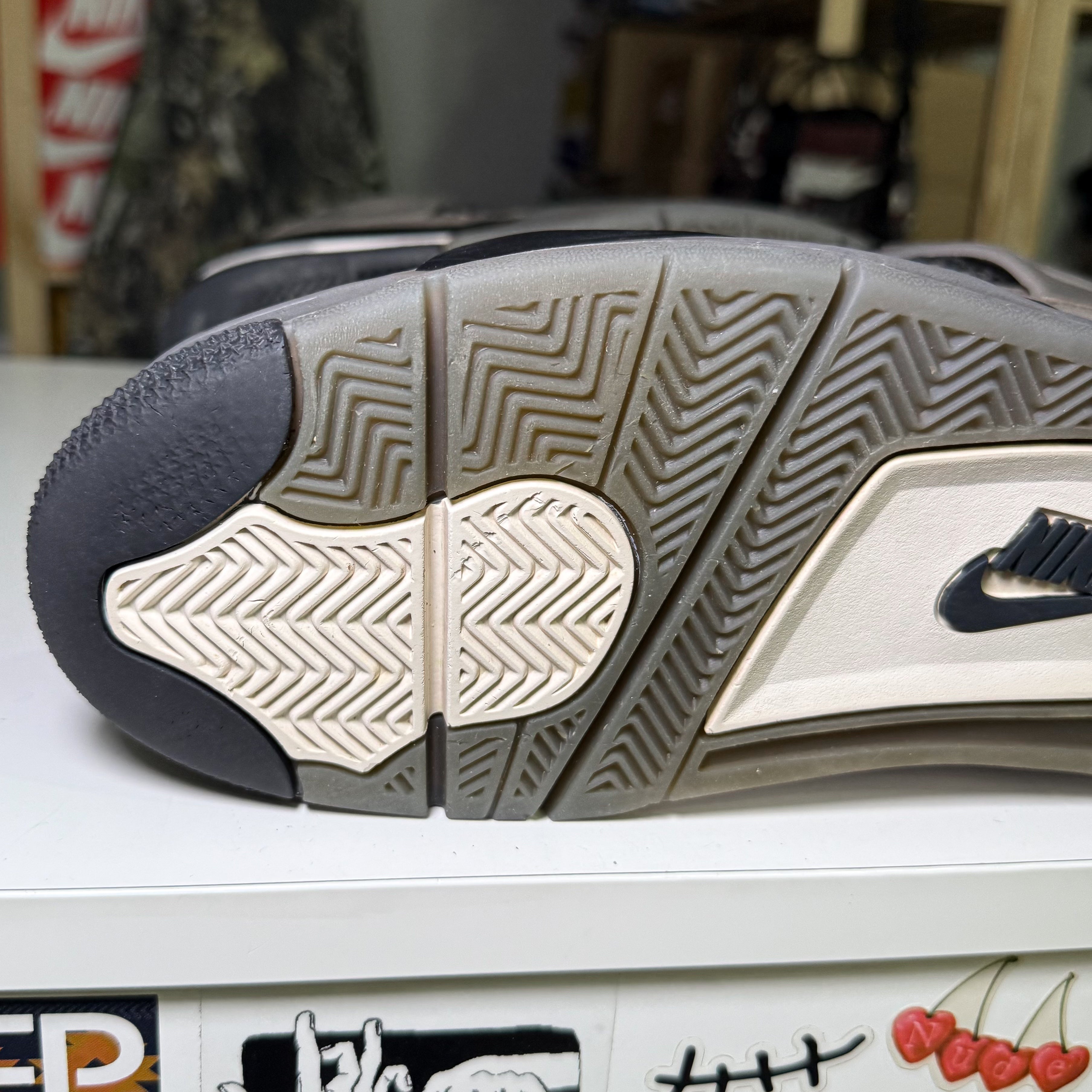 Air Jordan 4 Retro ‘Cave Stone’ 2025 - Recondicionado