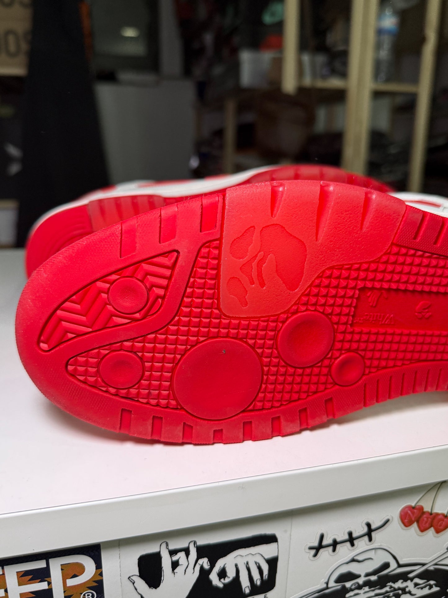 Off White Out of Office ‘White Red’ - Recondicionado