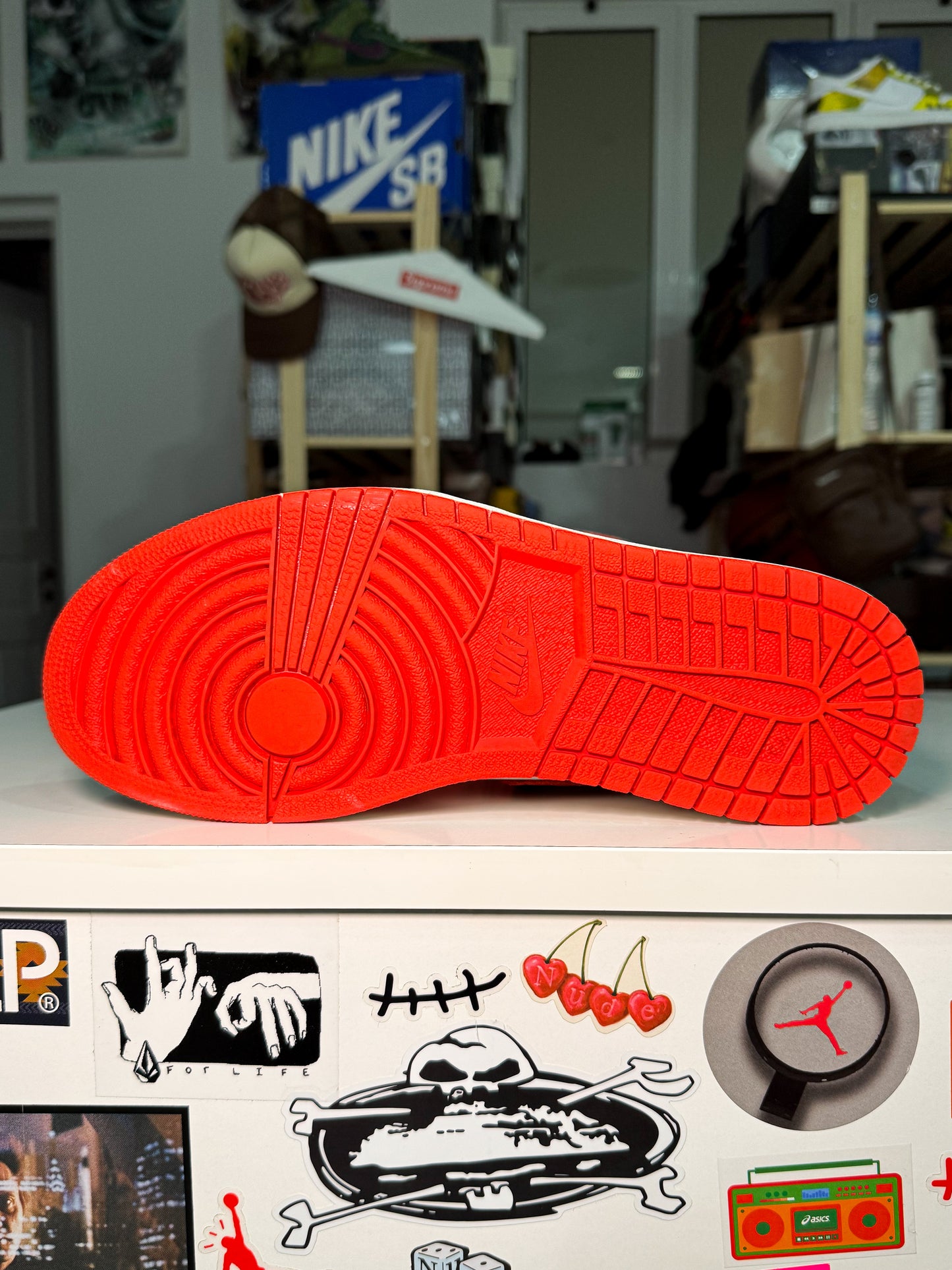 Air Jordan 1 Retro High OG ‘Best Hand in the Game - Track Red’ 2018 - Recondicionado