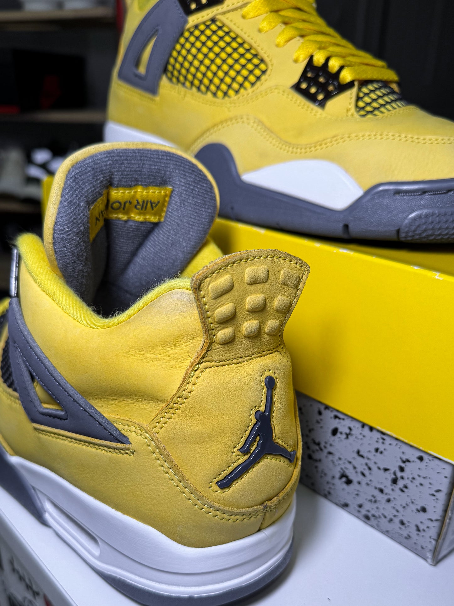 Air Jordan 4 Retro ‘Lightning’ 2021 - Recondicionado