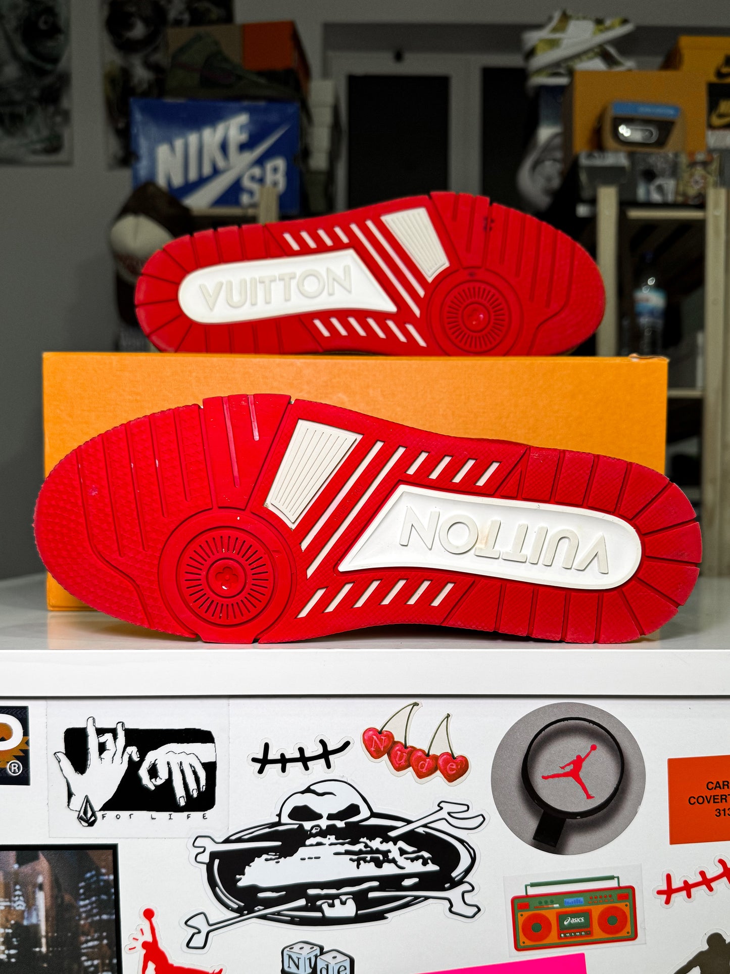 Louis Vuitton LV Trainer Low x Product (RED) 2020 - Recondicionado