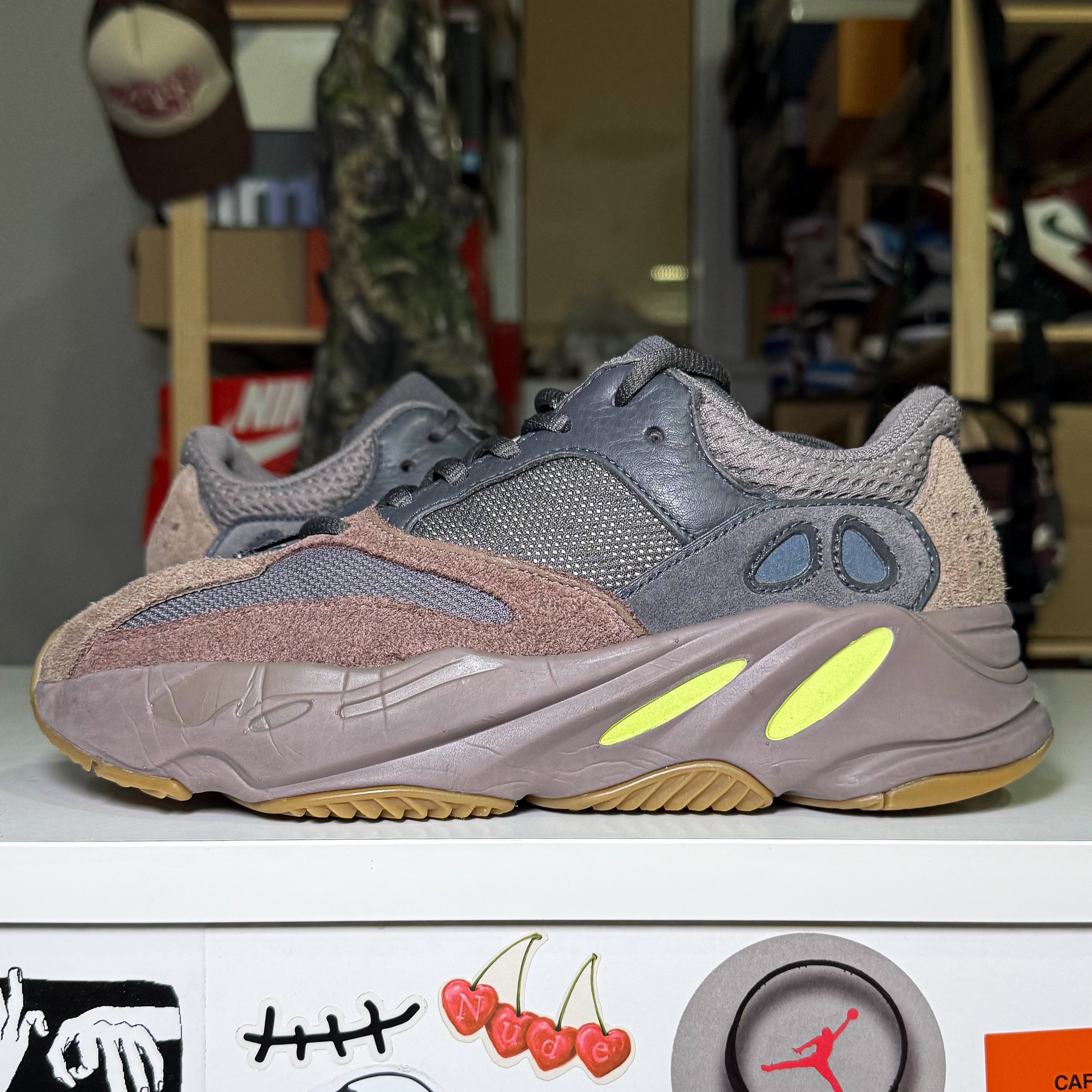 Adidas Yeezy 700 ‘Mauve’ - Recondicionado
