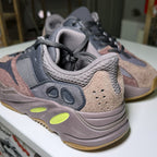 Adidas Yeezy 700 ‘Mauve’ - Recondicionado