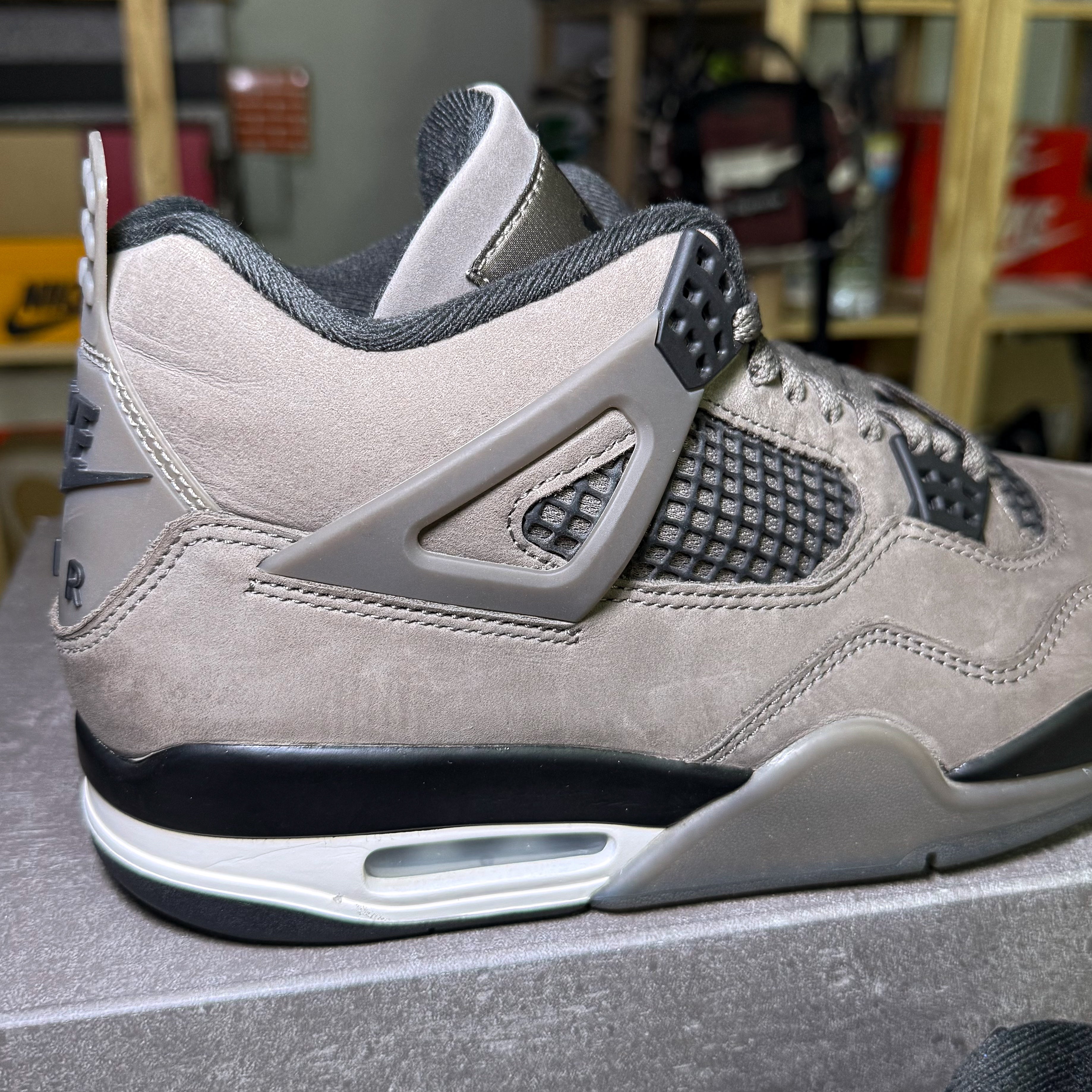 Air Jordan 4 Retro ‘Cave Stone’ 2025 - Recondicionado