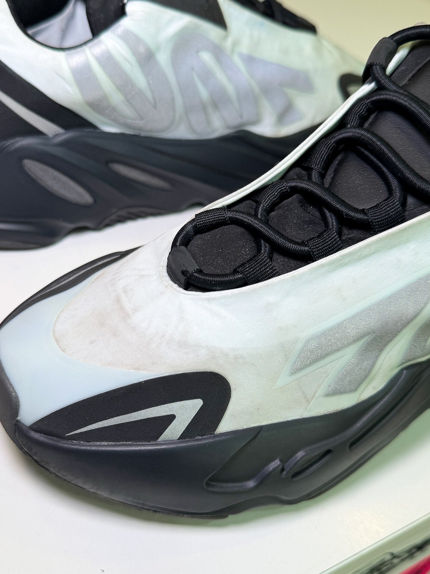 Adidas Yeezy 700 MNVN ‘Blue Tint’ 2021 - Recondicionado